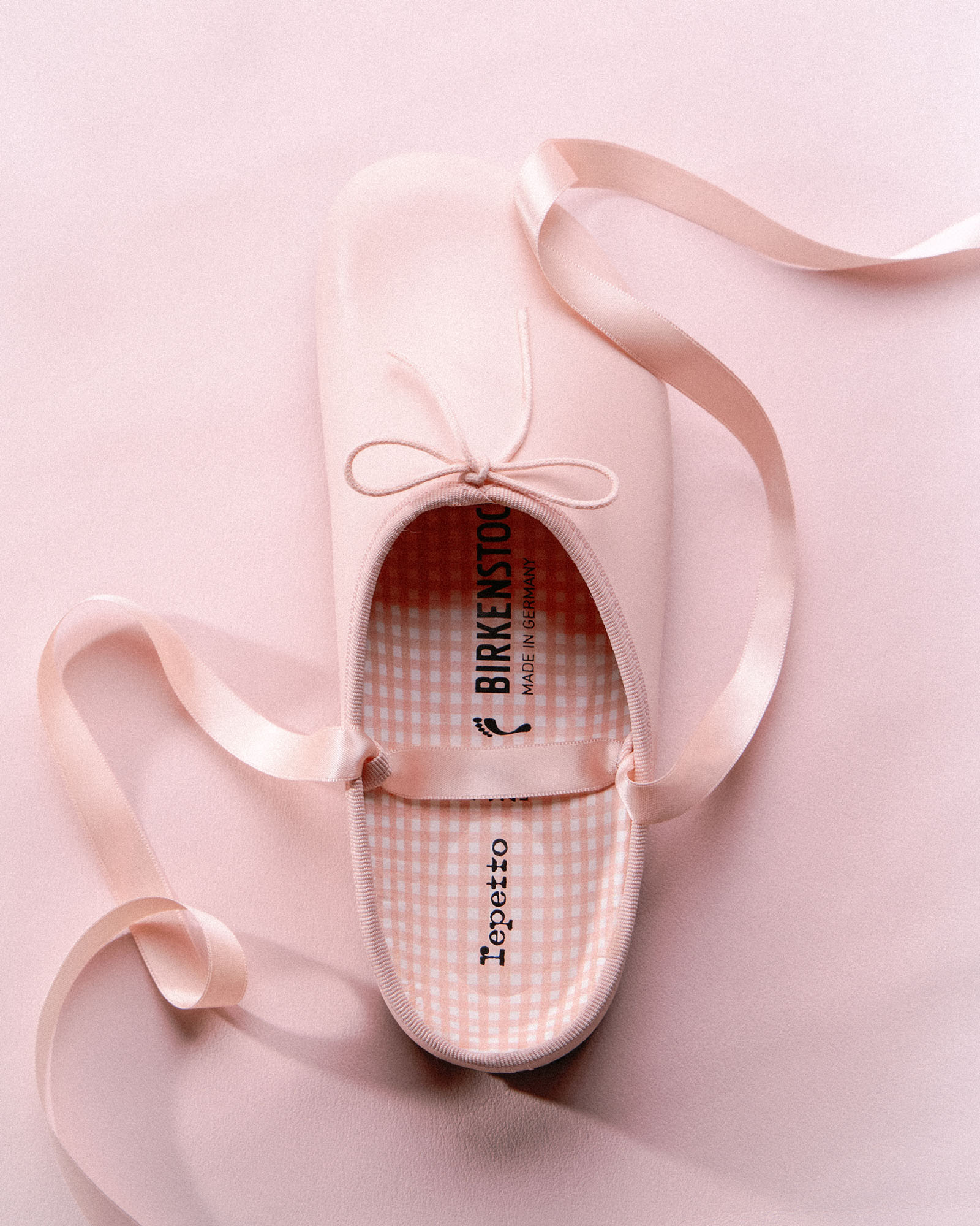 Balletcore Meets Orthopaedics: Why the Birkenstock x Repetto Collaboration Actually Makes Sense Vanity Teen 虚荣青年 Balletcore Meets Orthopaedics: Why the Birkenstock x Repetto Collaboration Actually Makes Sense Balletcore Meets Orthopaedics: Why the Birkenstock x Repetto Collaboration Actually Makes Sense Vanity Teen 虚荣青年