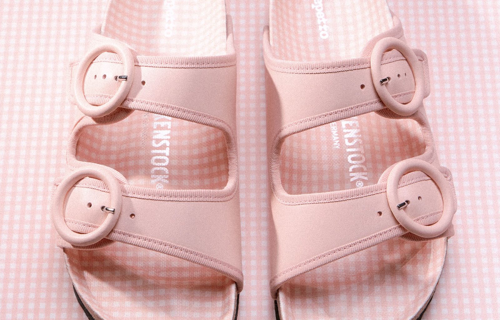 Balletcore Meets Orthopaedics: Why the Birkenstock x Repetto Collaboration Actually Makes Sense Balletcore Meets Orthopaedics: Why the Birkenstock x Repetto Collaboration Actually Makes Sense Vanity Teen 虚荣青年