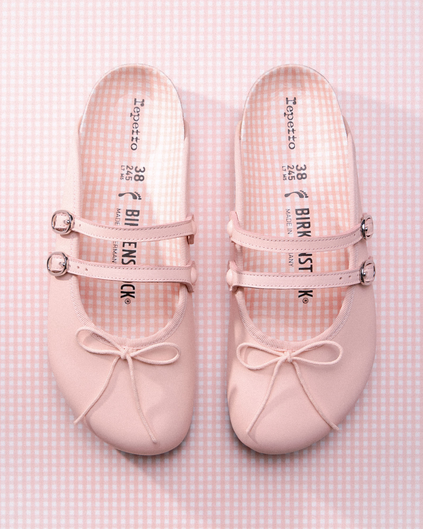 Balletcore Meets Orthopaedics: Why the Birkenstock x Repetto Collaboration Actually Makes Sense Vanity Teen 虚荣青年 Balletcore Meets Orthopaedics: Why the Birkenstock x Repetto Collaboration Actually Makes Sense Balletcore Meets Orthopaedics: Why the Birkenstock x Repetto Collaboration Actually Makes Sense Vanity Teen 虚荣青年