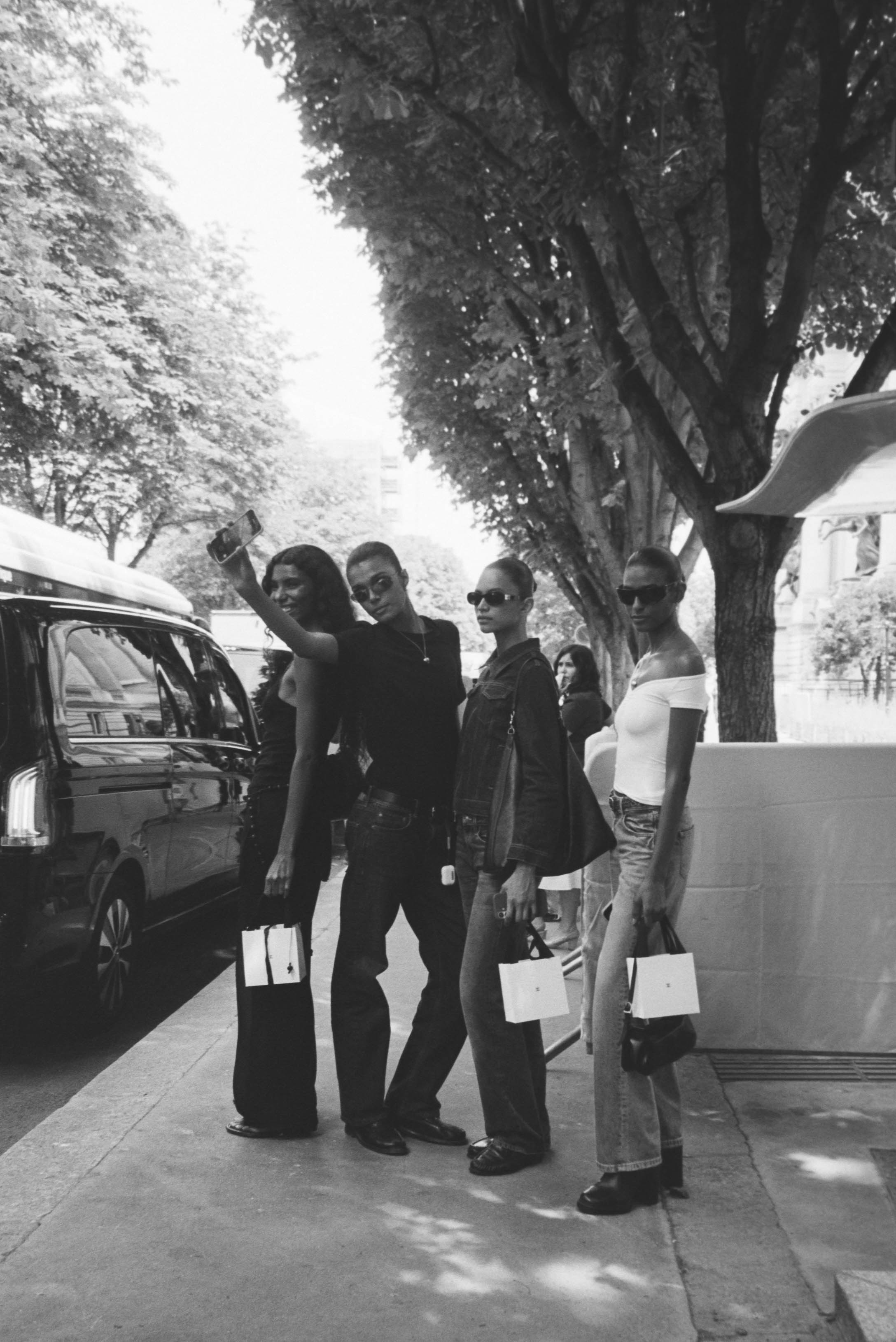 MODELS OFF DUTY - COUTURE, UNDONE Vanity Teen 虚荣青年 MODELS OFF DUTY - COUTURE, UNDONE MODELS OFF DUTY - COUTURE, UNDONE Vanity Teen 虚荣青年