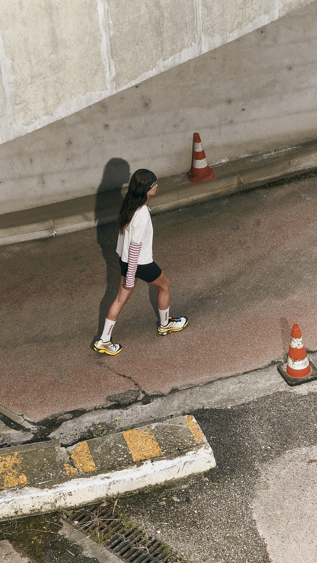 Salomon Launches the New Race Flag Capsule Celebrating Its Performance Heritage Vanity Teen 虚荣青年 model wearing Salomon XT-4 OG sneaker from the Race Flag Capsule in yellow