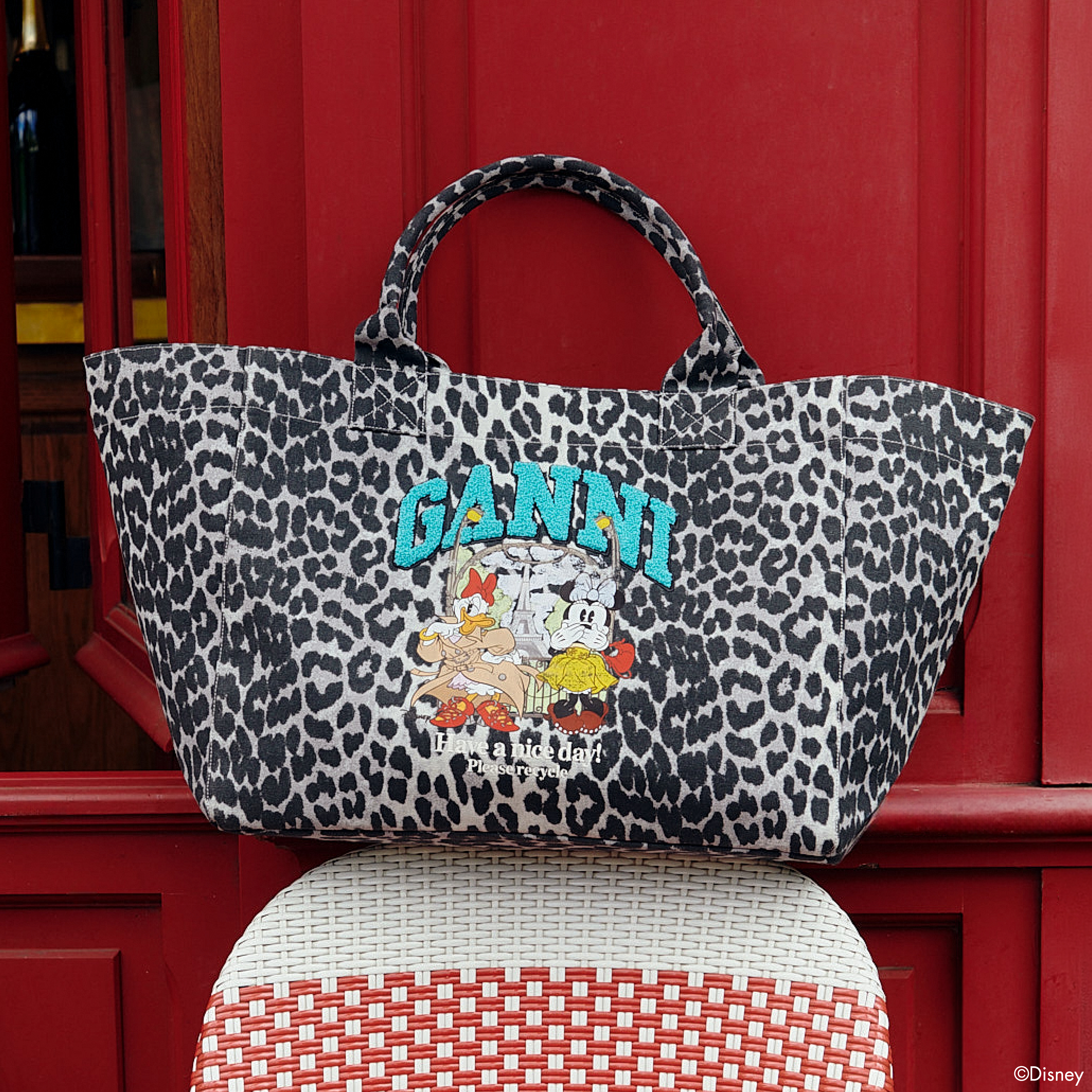 Daisy Duck Just Hijacked Paris, and GANNI Made It Fashion Vanity Teen 虚荣青年 Daisy Duck Just Hijacked Paris, and GANNI Made It Fashion Daisy Duck Just Hijacked Paris, and GANNI Made It Fashion Vanity Teen 虚荣青年