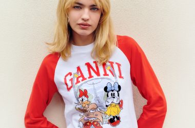 Daisy Duck Just Hijacked Paris, and GANNI Made It Fashion Daisy Duck Just Hijacked Paris, and GANNI Made It Fashion Vanity Teen 虚荣青年