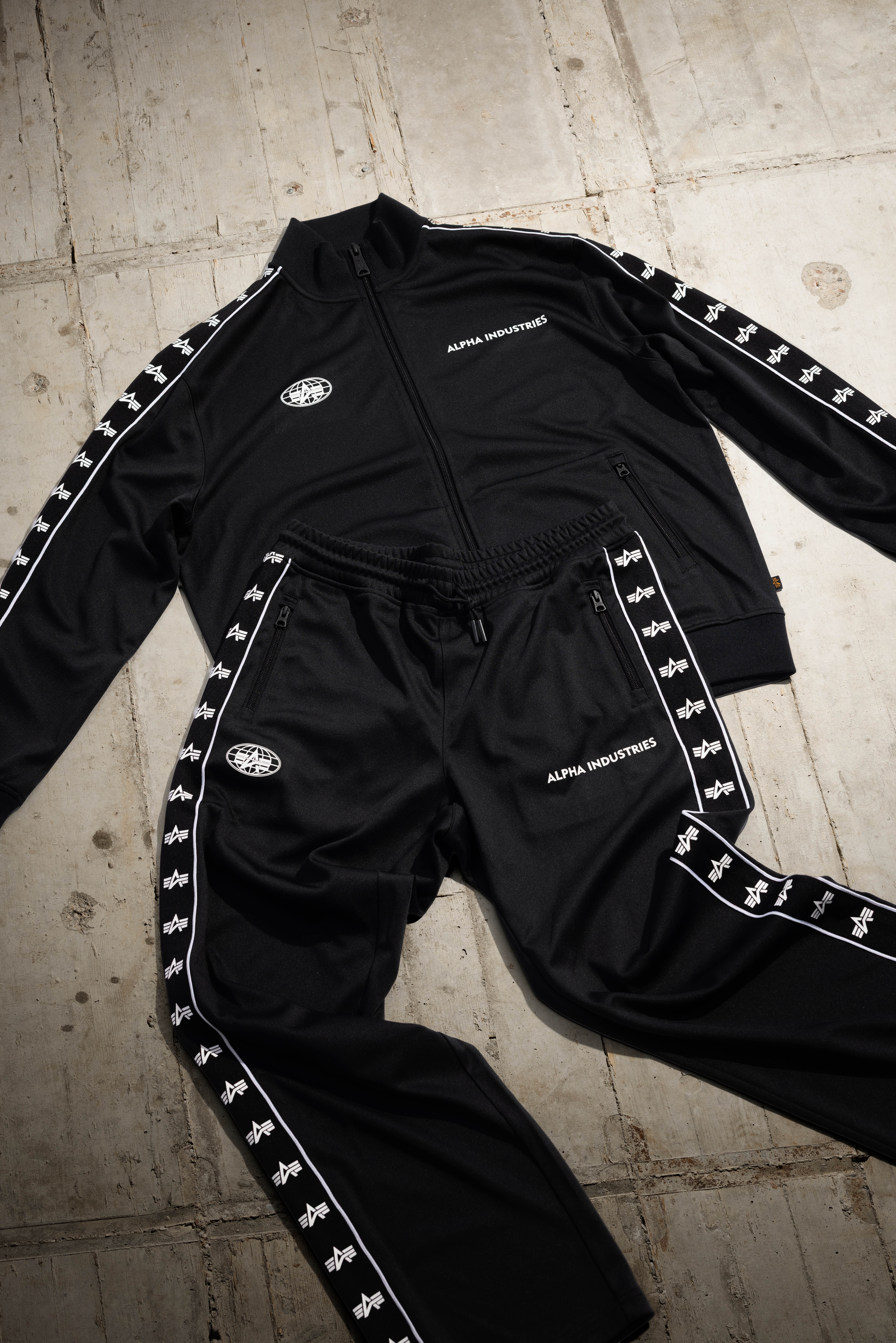 Alpha Industries Keeps Summer Alive After Dark With The Summer Nights Edit Vanity Teen 虚荣青年 Alpha Industries Keeps Summer Alive After Dark With The Summer Nights Edit Alpha Industries Keeps Summer Alive After Dark With The Summer Nights Edit Vanity Teen 虚荣青年
