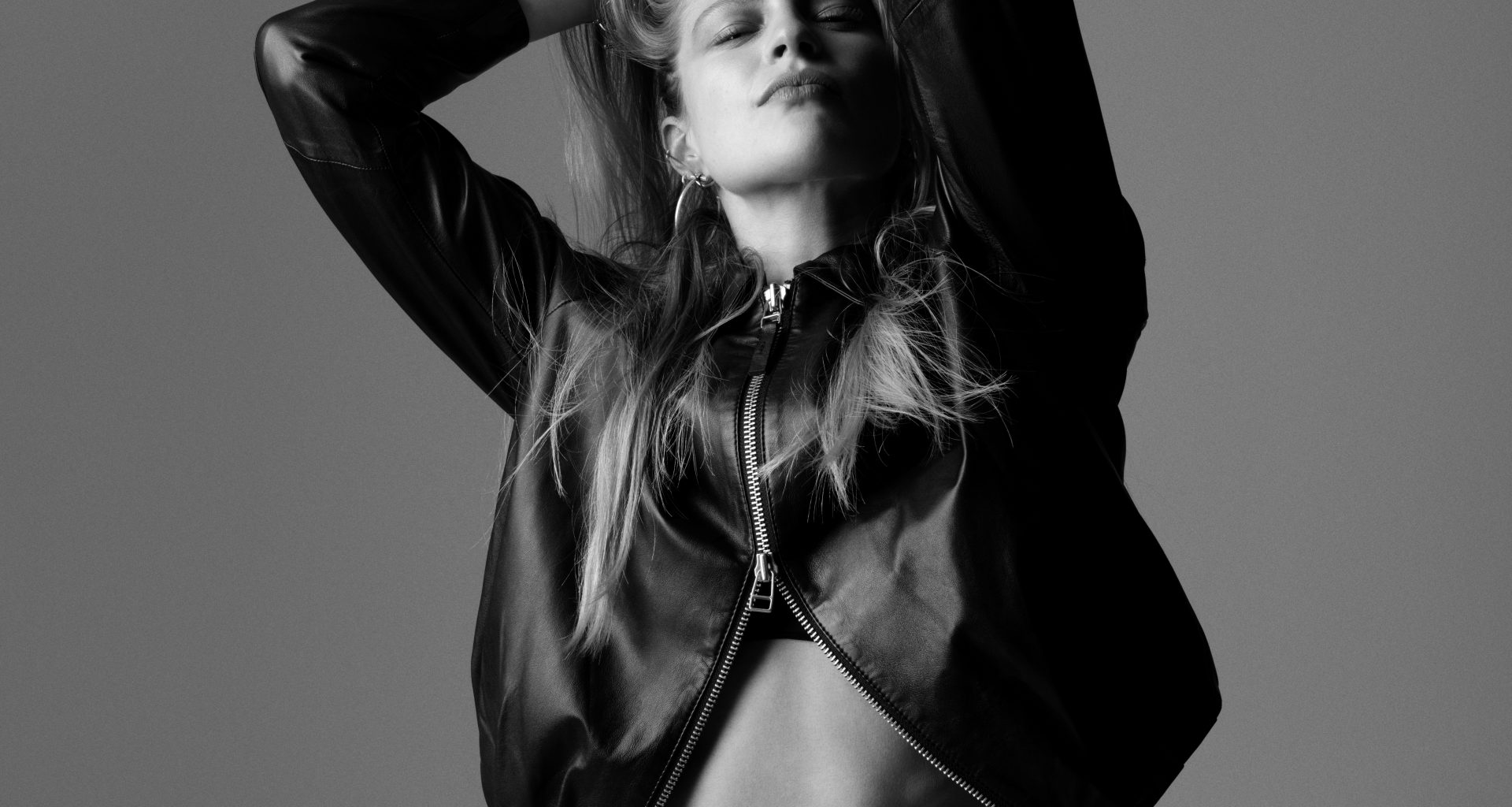Bryan Adams Is Behind the Camera for Blauer FW26/27, and the Real Headliners Are London’s Next Generation Bryan Adams Is Behind the Camera for Blauer FW26/27, and the Real Headliners Are London’s Next Generation Vanity Teen 虚荣青年