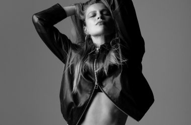 Bryan Adams Is Behind the Camera for Blauer FW26/27, and the Real Headliners Are London’s Next Generation Bryan Adams Is Behind the Camera for Blauer FW26/27, and the Real Headliners Are London’s Next Generation Vanity Teen 虚荣青年