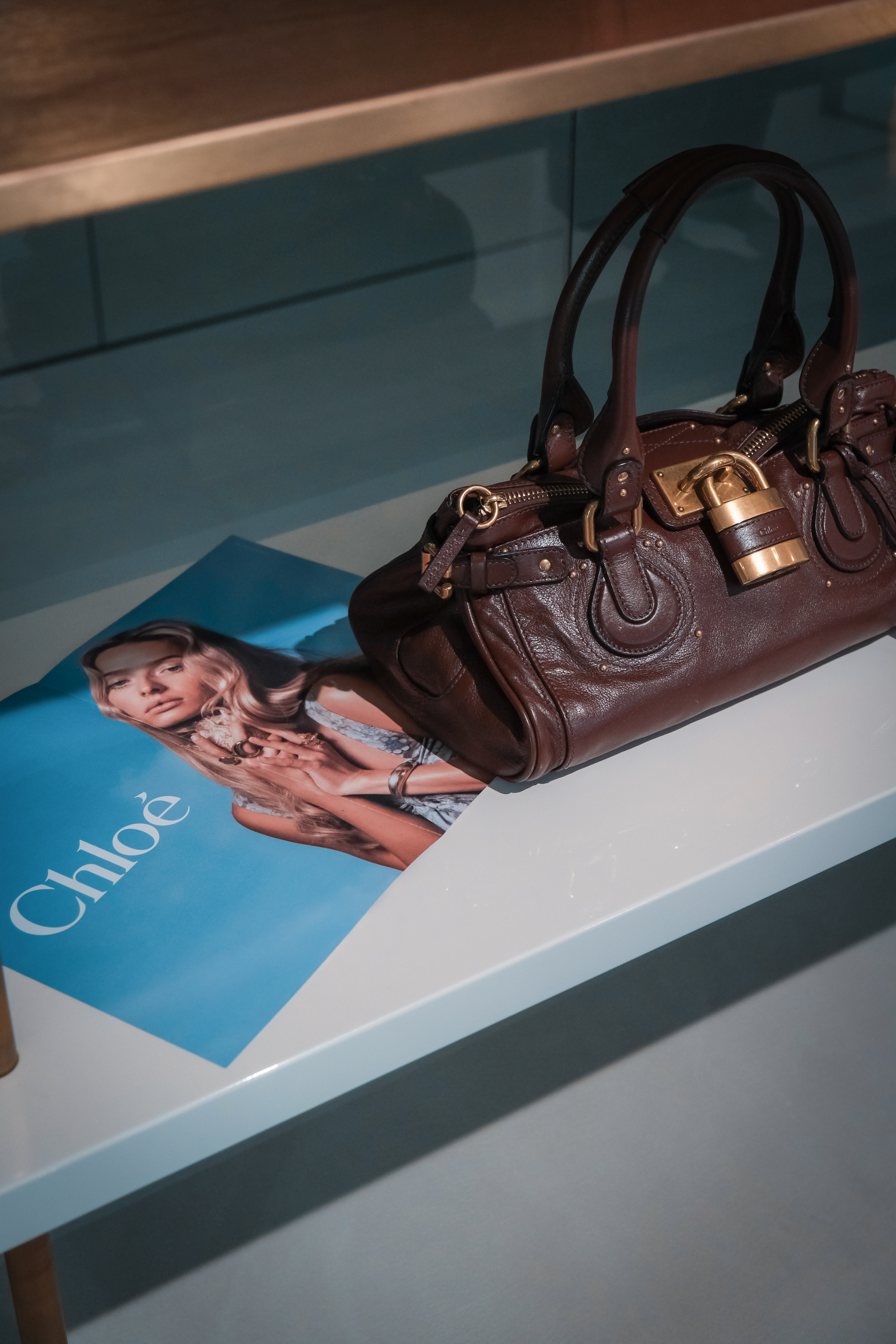 Where Luxury Finds Its Soul: Nugnes and Chloé Reimagine the Retail Experience Vanity Teen 虚荣青年 Where Luxury Finds Its Soul: Nugnes and Chloé Reimagine the Retail Experience Where Luxury Finds Its Soul: Nugnes and Chloé Reimagine the Retail Experience Vanity Teen 虚荣青年
