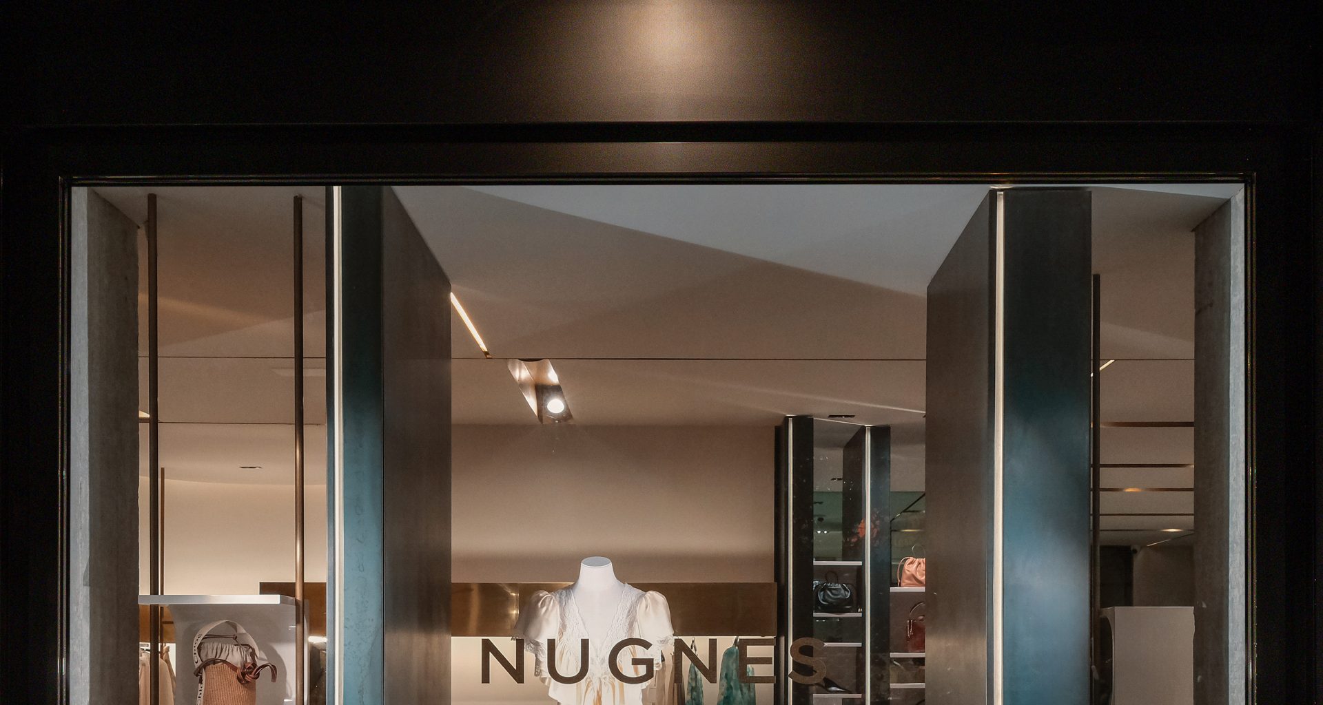 Where Luxury Finds Its Soul: Nugnes and Chloé Reimagine the Retail Experience Where Luxury Finds Its Soul: Nugnes and Chloé Reimagine the Retail Experience Vanity Teen 虚荣青年