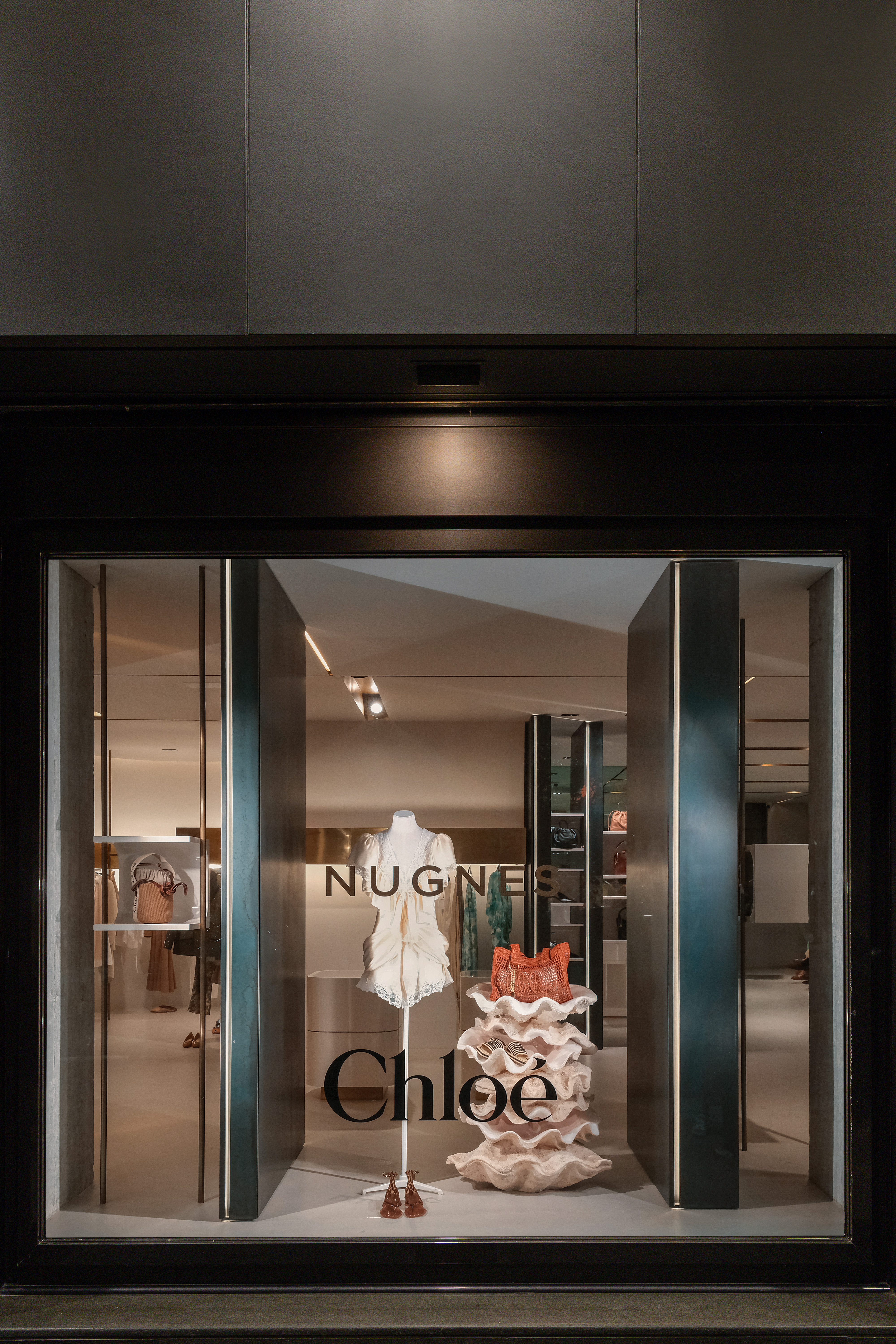 Where Luxury Finds Its Soul: Nugnes and Chloé Reimagine the Retail Experience Where Luxury Finds Its Soul: Nugnes and Chloé Reimagine the Retail Experience Vanity Teen 虚荣青年