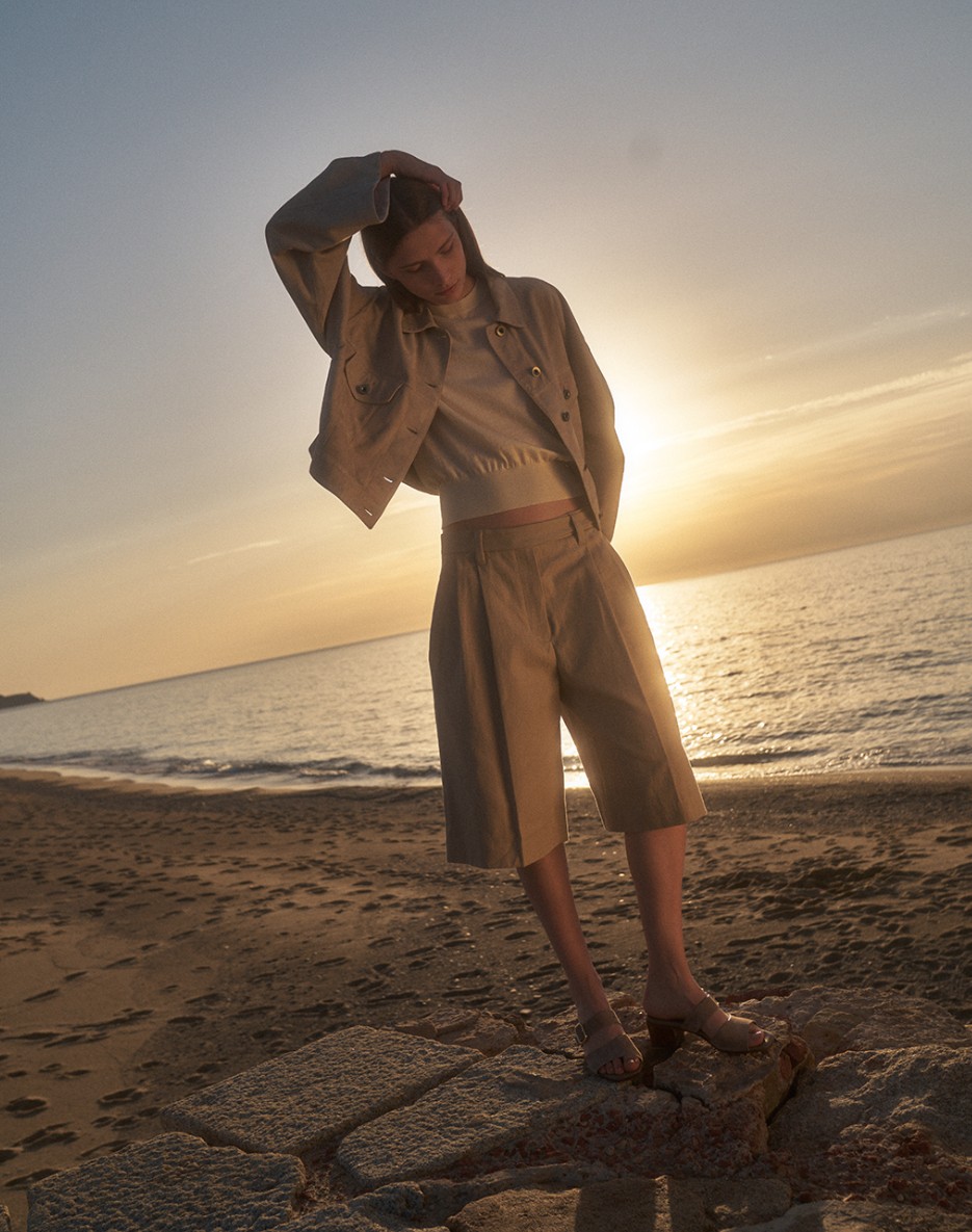 Doucal’s Spring/Summer 2026 Turns Italy’s Desert Landscapes Into the Season’s Quietest Luxury Doucal’s Spring/Summer 2026 Turns Italy’s Desert Landscapes Into the Season’s Quietest Luxury Vanity Teen 虚荣青年