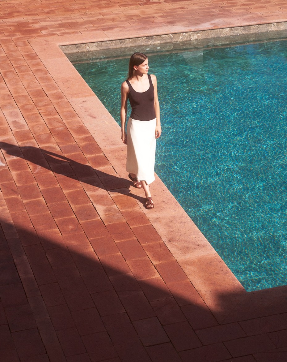 Doucal’s Spring/Summer 2026 Turns Italy’s Desert Landscapes Into the Season’s Quietest Luxury Doucal’s Spring/Summer 2026 Turns Italy’s Desert Landscapes Into the Season’s Quietest Luxury Vanity Teen 虚荣青年