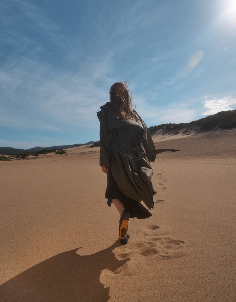 Doucal’s Spring/Summer 2026 Turns Italy’s Desert Landscapes Into the Season’s Quietest Luxury Doucal’s Spring/Summer 2026 Turns Italy’s Desert Landscapes Into the Season’s Quietest Luxury Vanity Teen 虚荣青年