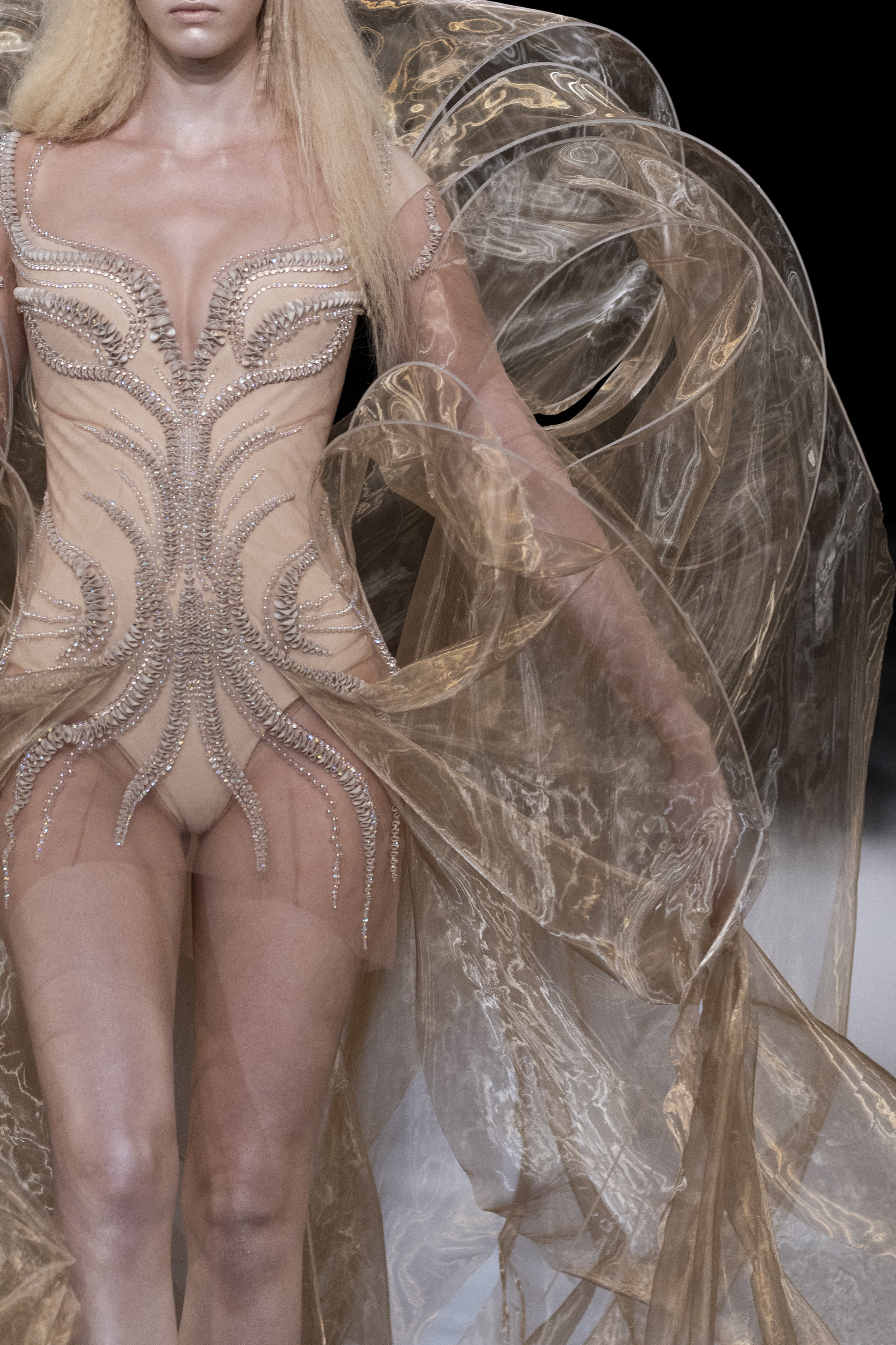 Iris van Herpen Haute Couture 2027: turning plasma into poetry Vanity Teen 虚荣青年 Iris van Herpen Haute Couture 2027: turning plasma into poetry Iris van Herpen Haute Couture 2027: turning plasma into poetry Vanity Teen 虚荣青年