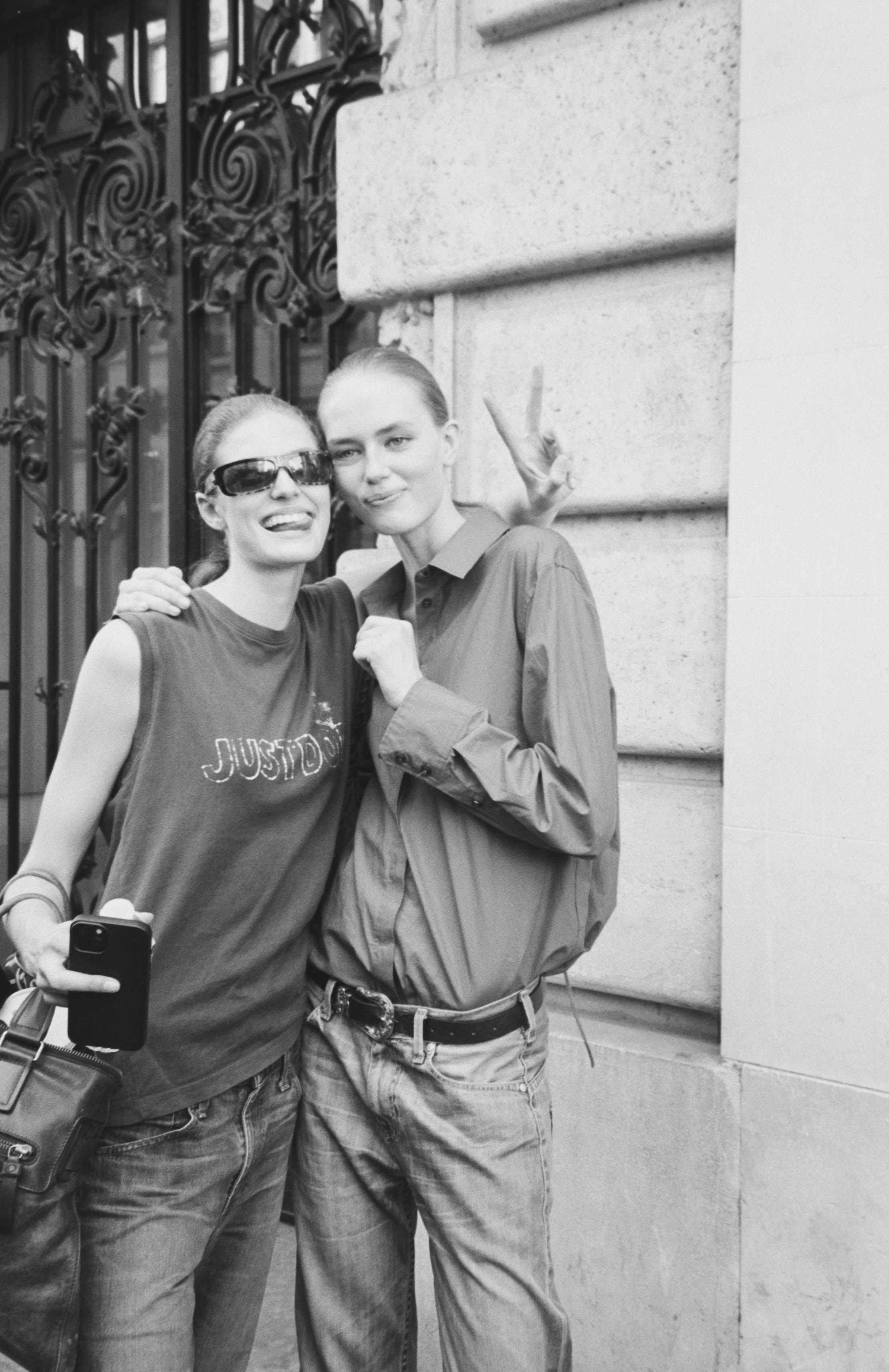 MODELS OFF DUTY - COUTURE, UNDONE Vanity Teen 虚荣青年 MODELS OFF DUTY - COUTURE, UNDONE MODELS OFF DUTY - COUTURE, UNDONE Vanity Teen 虚荣青年