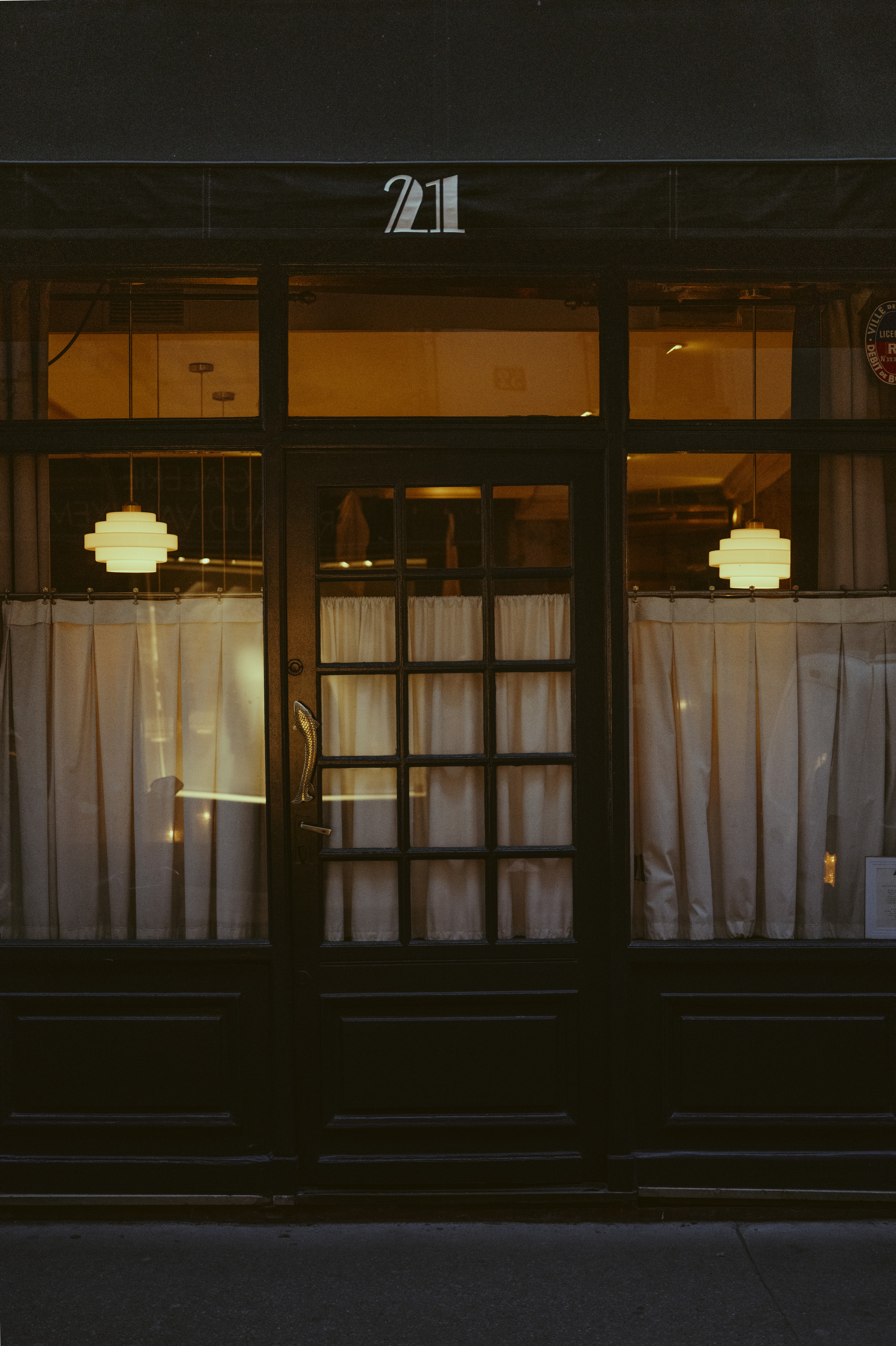 Le 21: The Art of the Long Dinner and the Return of Parisian Intimacy Vanity Teen 虚荣青年 Le 21: The Art of the Long Dinner and the Return of Parisian Intimacy Le 21: The Art of the Long Dinner and the Return of Parisian Intimacy Vanity Teen 虚荣青年