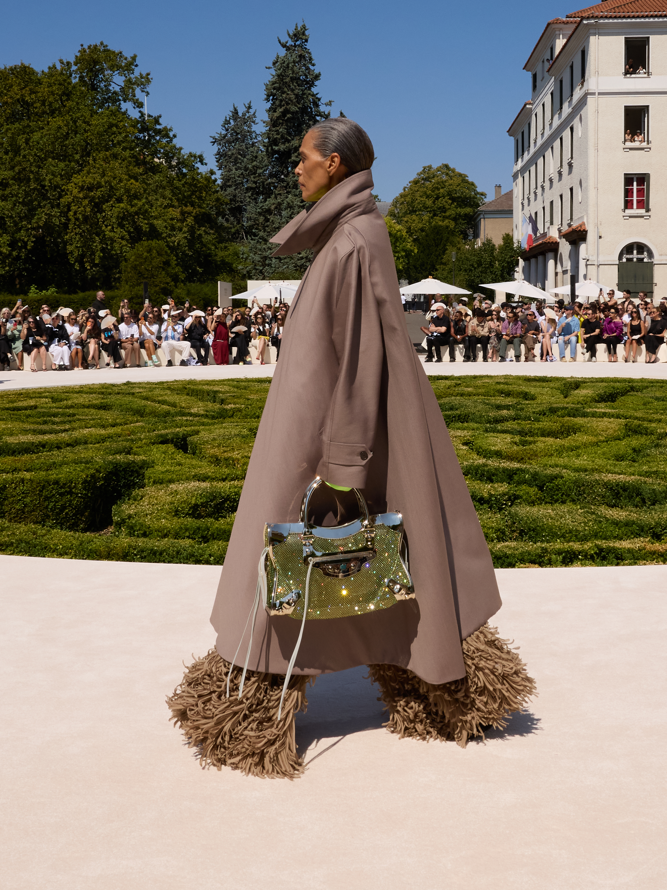 Balenciaga Haute Couture Fall 2026: Beauty in Full Colour by Pierpaolo Piccioli Vanity Teen 虚荣青年 Balenciaga Haute Couture Fall 2026: Beauty in Full Colour by Pierpaolo Piccioli Balenciaga Haute Couture Fall 2026: Beauty in Full Colour by Pierpaolo Piccioli Vanity Teen 虚荣青年