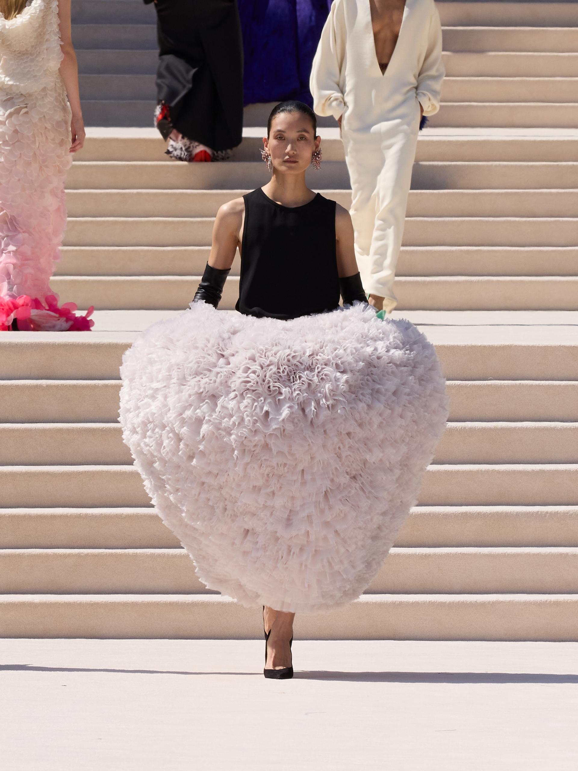 Balenciaga Haute Couture Fall 2026: Beauty in Full Colour by Pierpaolo Piccioli Vanity Teen 虚荣青年 Balenciaga Haute Couture Fall 2026: Beauty in Full Colour by Pierpaolo Piccioli Balenciaga Haute Couture Fall 2026: Beauty in Full Colour by Pierpaolo Piccioli Vanity Teen 虚荣青年