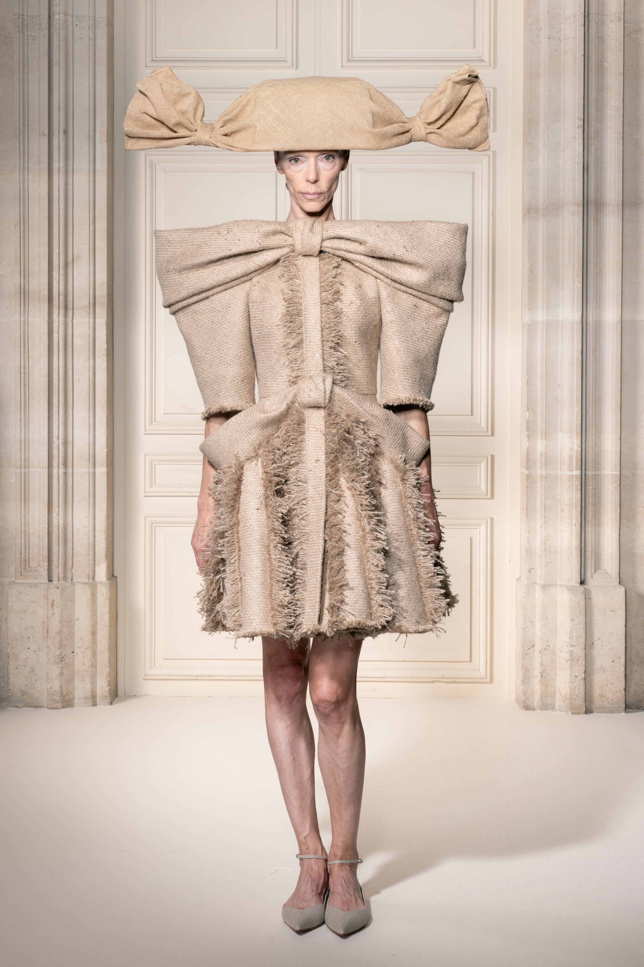 Viktor&Rolf Haute Couture Fall 2026: The Fine Line Between Austerity and Decadence Viktor&Rolf Haute Couture Fall 2026: The Fine Line Between Austerity and Decadence Vanity Teen 虚荣青年