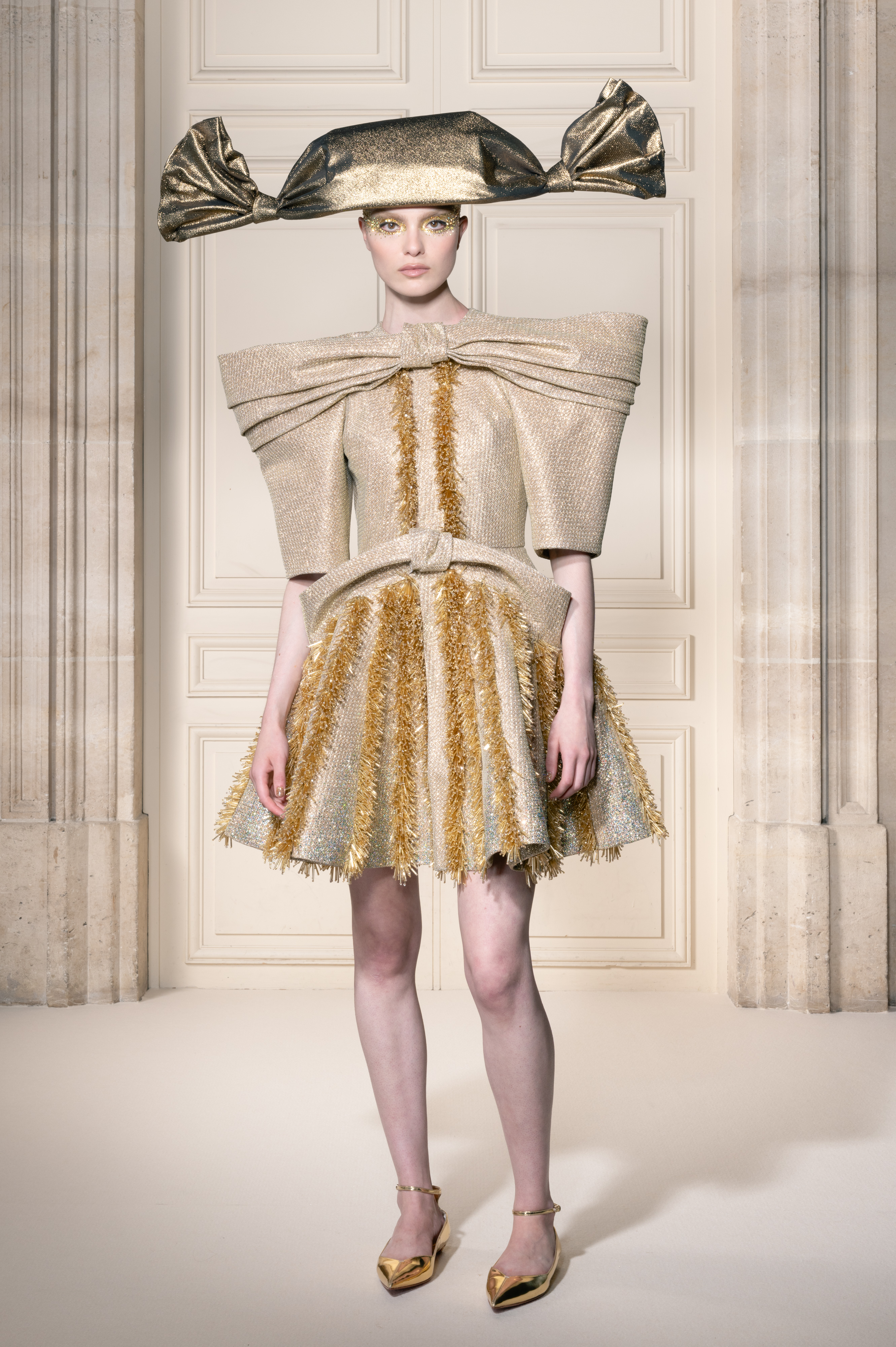 Viktor&Rolf Haute Couture Fall 2026: The Fine Line Between Austerity and Decadence Viktor&Rolf Haute Couture Fall 2026: The Fine Line Between Austerity and Decadence Vanity Teen 虚荣青年