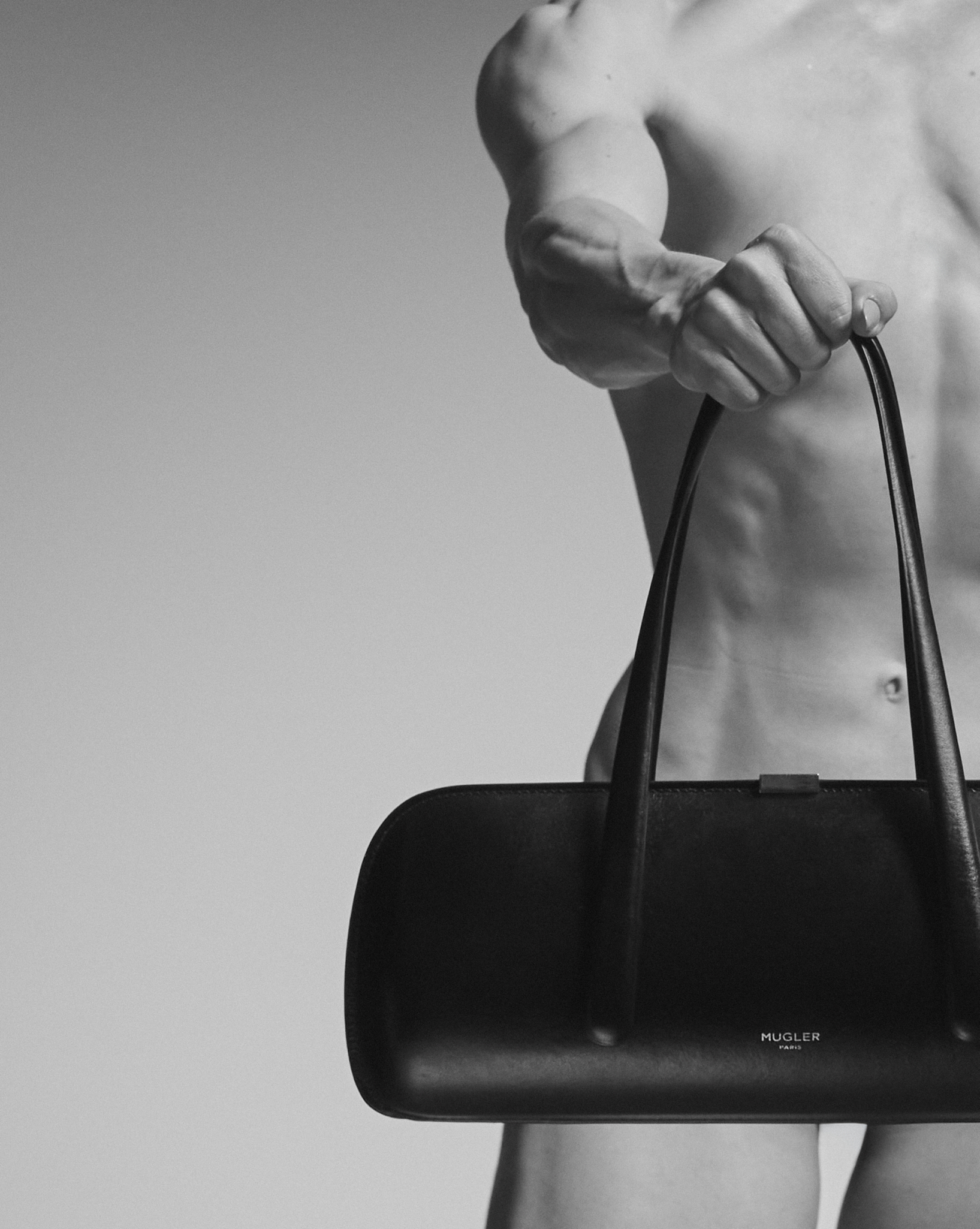 MUGLER: THE BODY CARRIES THE BAG Vanity Teen 虚荣青年 MUGLER: THE BODY CARRIES THE BAG MUGLER: THE BODY CARRIES THE BAG Vanity Teen 虚荣青年