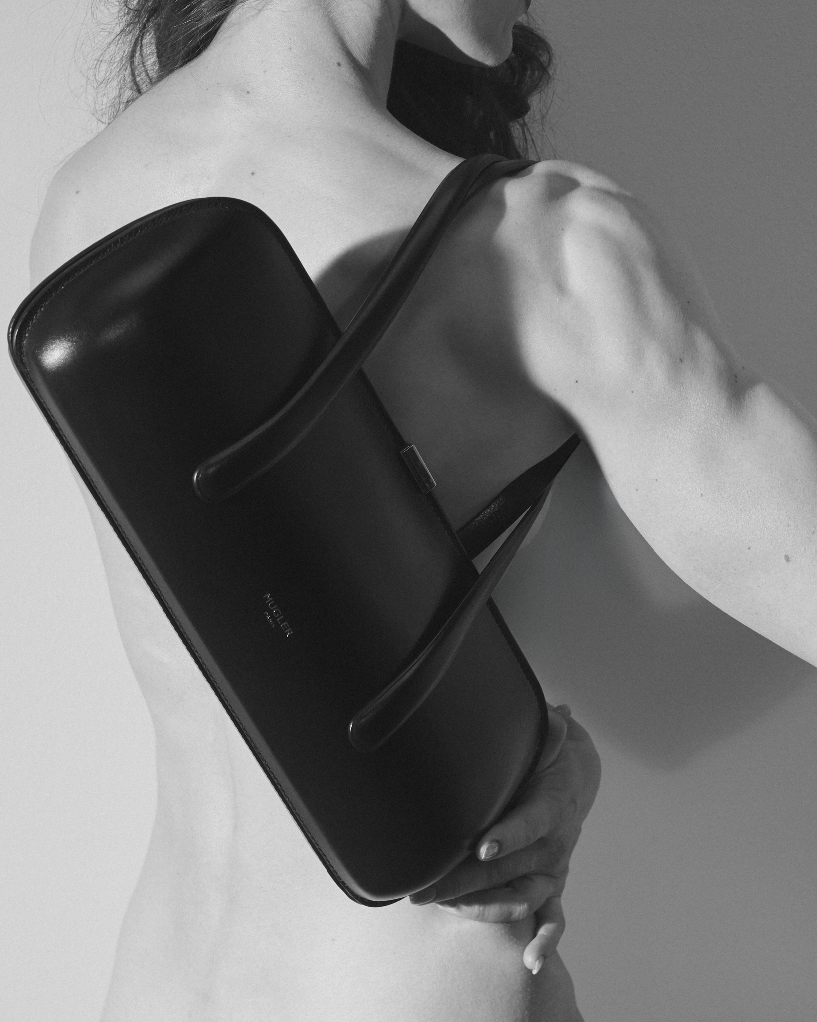 MUGLER: THE BODY CARRIES THE BAG Vanity Teen 虚荣青年 MUGLER: THE BODY CARRIES THE BAG MUGLER: THE BODY CARRIES THE BAG Vanity Teen 虚荣青年