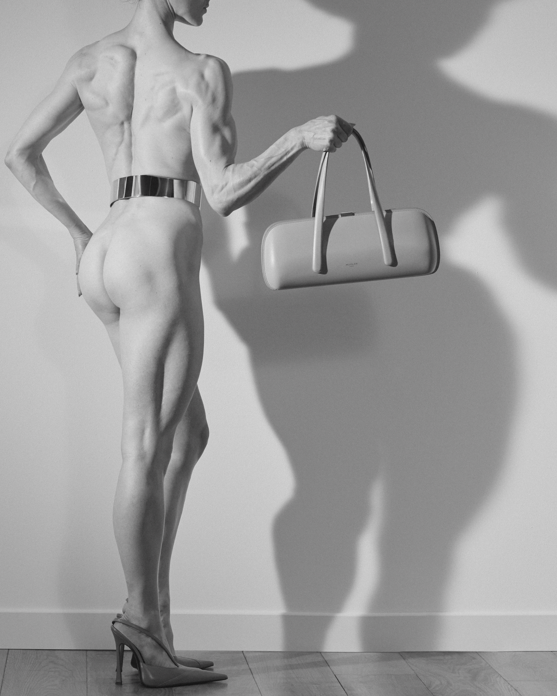 MUGLER: THE BODY CARRIES THE BAG Vanity Teen 虚荣青年 MUGLER: THE BODY CARRIES THE BAG MUGLER: THE BODY CARRIES THE BAG Vanity Teen 虚荣青年