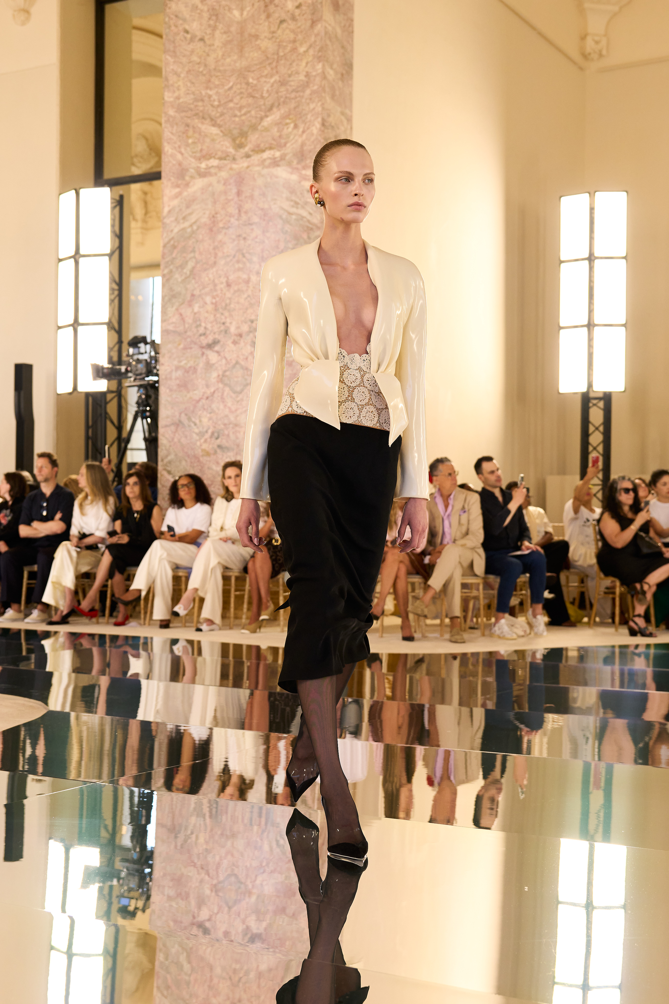 Schiaparelli Didn’t Dive Into the Abyss. It Let Go. Vanity Teen 虚荣青年 Schiaparelli Didn’t Dive Into the Abyss. It Let Go. Schiaparelli Didn’t Dive Into the Abyss. It Let Go. Vanity Teen 虚荣青年
