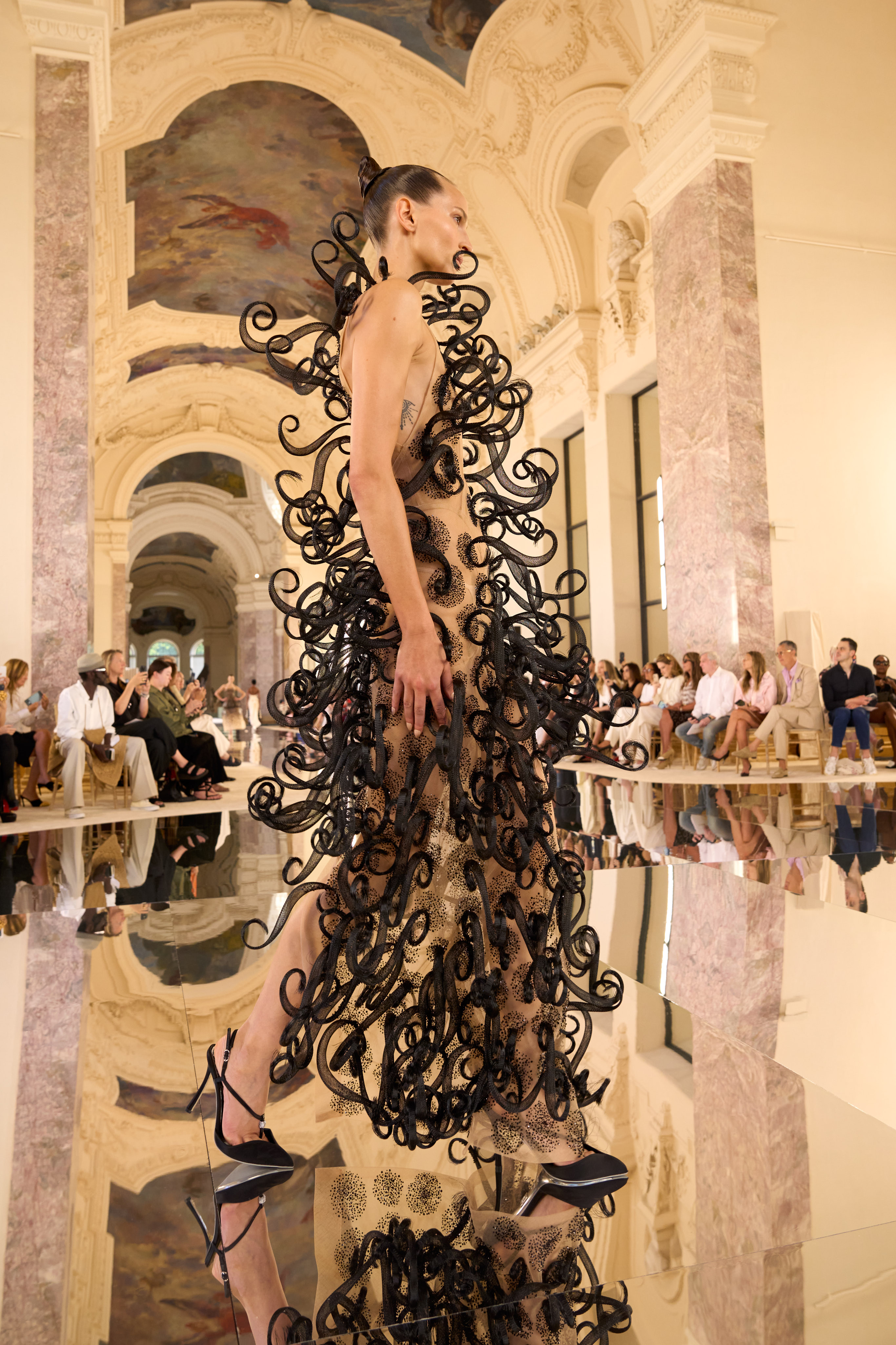 Schiaparelli Didn’t Dive Into the Abyss. It Let Go. Vanity Teen 虚荣青年 Schiaparelli Didn’t Dive Into the Abyss. It Let Go. Schiaparelli Didn’t Dive Into the Abyss. It Let Go. Vanity Teen 虚荣青年