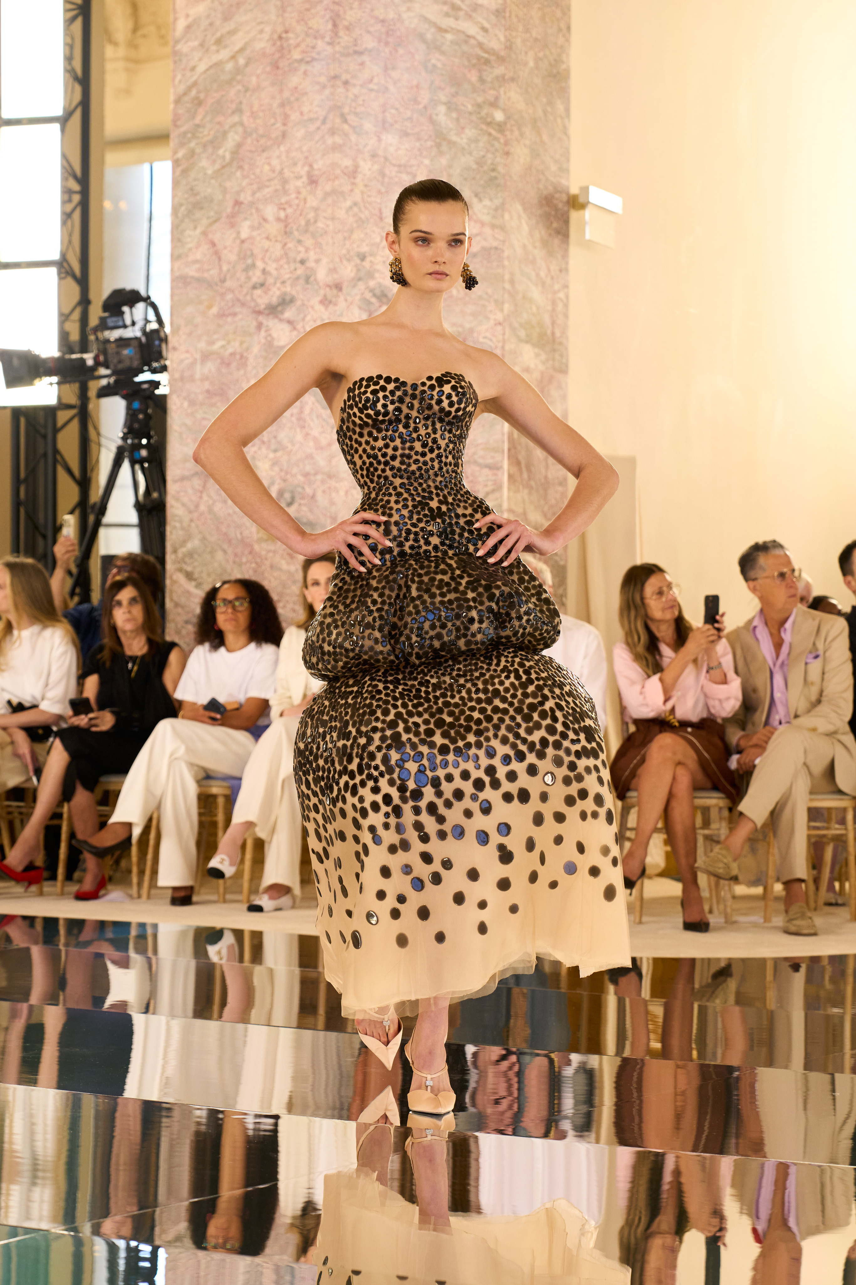 Schiaparelli Didn’t Dive Into the Abyss. It Let Go. Vanity Teen 虚荣青年 Schiaparelli Didn’t Dive Into the Abyss. It Let Go. Schiaparelli Didn’t Dive Into the Abyss. It Let Go. Vanity Teen 虚荣青年