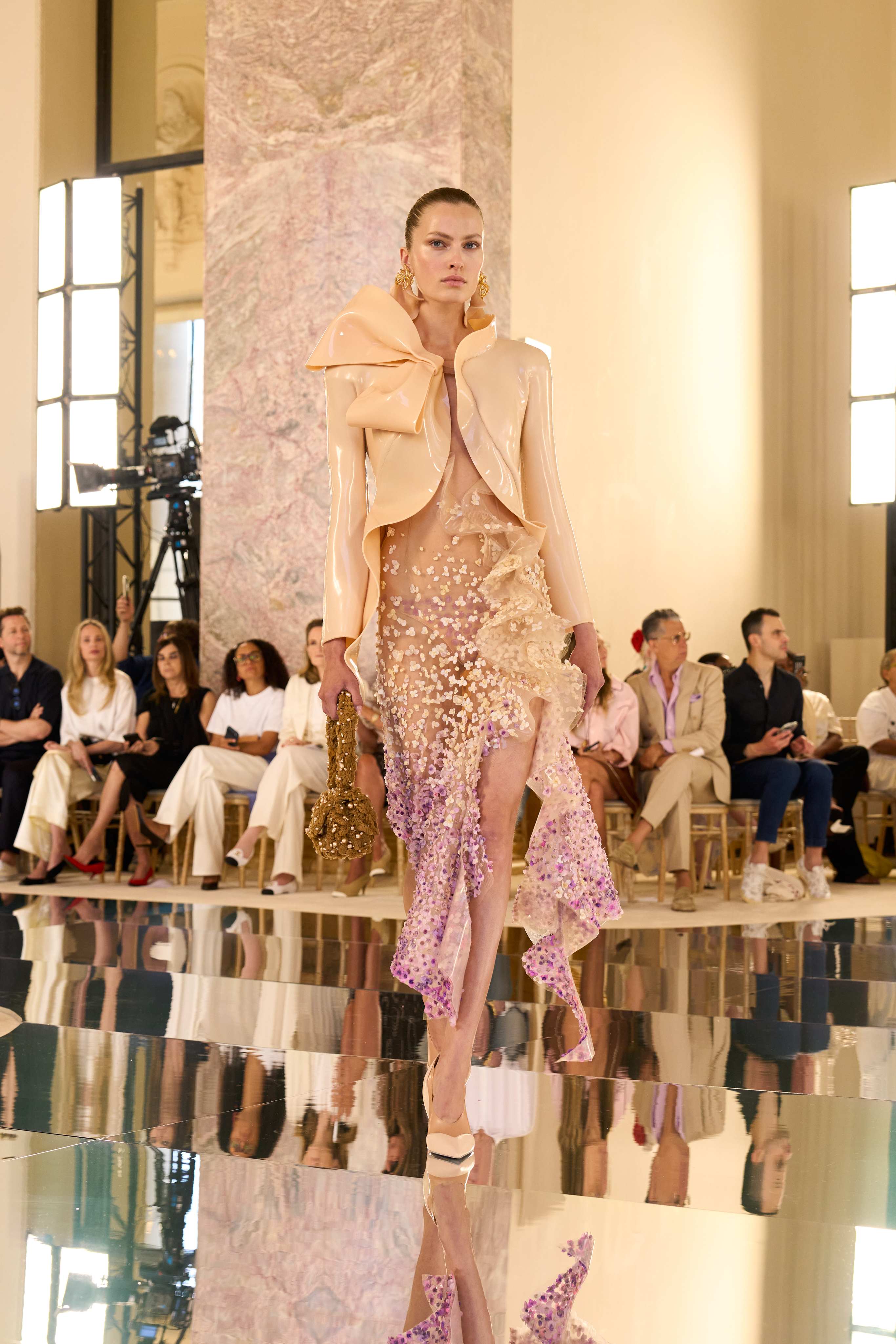 Schiaparelli Didn’t Dive Into the Abyss. It Let Go. Vanity Teen 虚荣青年 Schiaparelli Didn’t Dive Into the Abyss. It Let Go. Schiaparelli Didn’t Dive Into the Abyss. It Let Go. Vanity Teen 虚荣青年