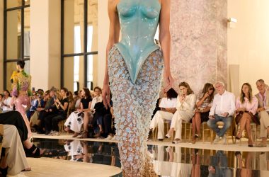 Schiaparelli Didn’t Dive Into the Abyss. It Let Go. Schiaparelli Didn’t Dive Into the Abyss. It Let Go. Vanity Teen 虚荣青年