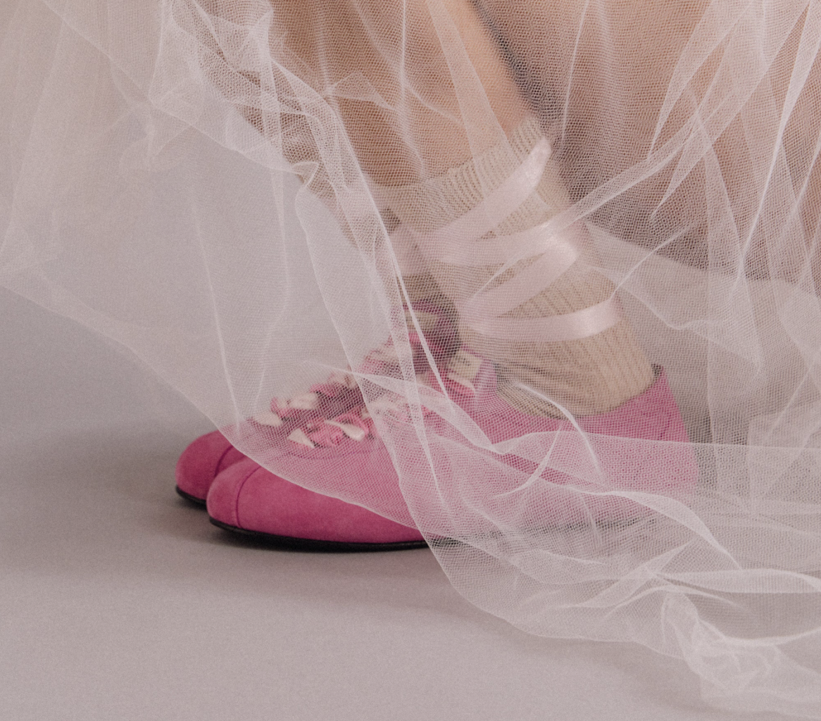 Sneakerinas: The Summer 2026 Trend Taking Balletcore to the Next Level Sneakerinas: The Summer 2026 Trend Taking Balletcore to the Next Level Vanity Teen 虚荣青年