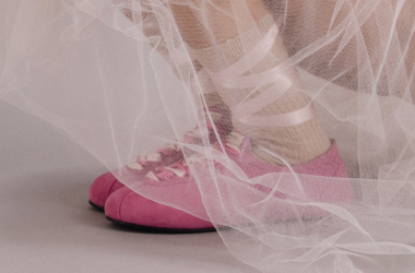 Sneakerinas: The Summer 2026 Trend Taking Balletcore to the Next Level Sneakerinas: The Summer 2026 Trend Taking Balletcore to the Next Level Vanity Teen 虚荣青年