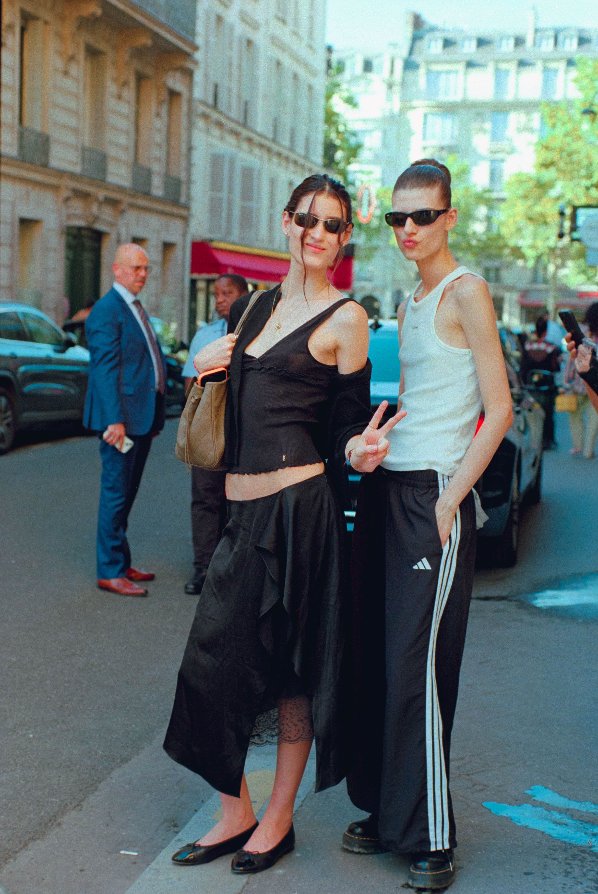 MODELS OFF DUTY - COUTURE, UNDONE Vanity Teen 虚荣青年 MODELS OFF DUTY - COUTURE, UNDONE MODELS OFF DUTY - COUTURE, UNDONE Vanity Teen 虚荣青年
