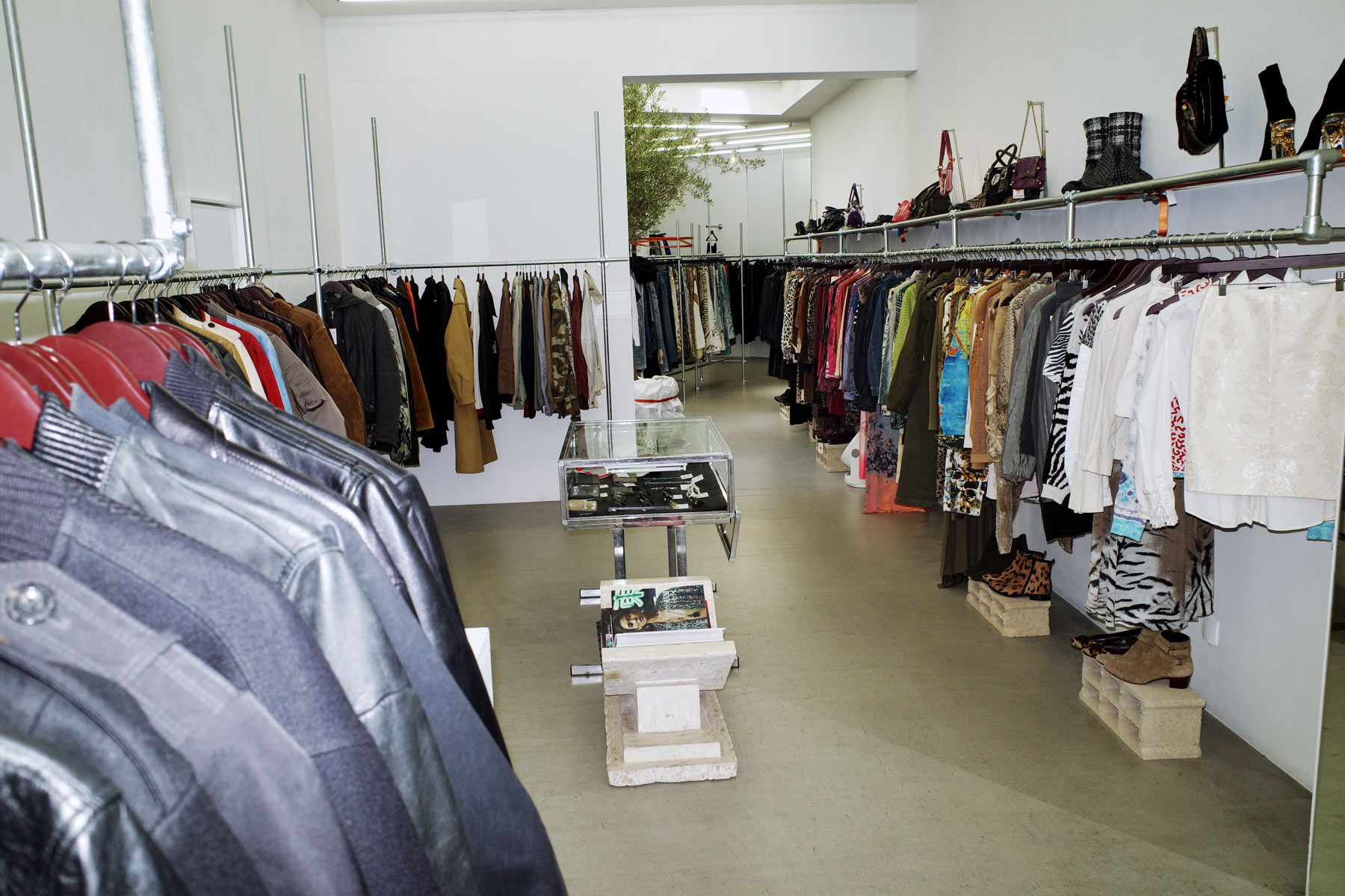 Beyond Nostalgia: Inside DolceVitaHub’s New Vision of Archive Fashion Vanity Teen 虚荣青年 Beyond Nostalgia: Inside DolceVitaHub’s New Vision of Archive Fashion Beyond Nostalgia: Inside DolceVitaHub’s New Vision of Archive Fashion Vanity Teen 虚荣青年