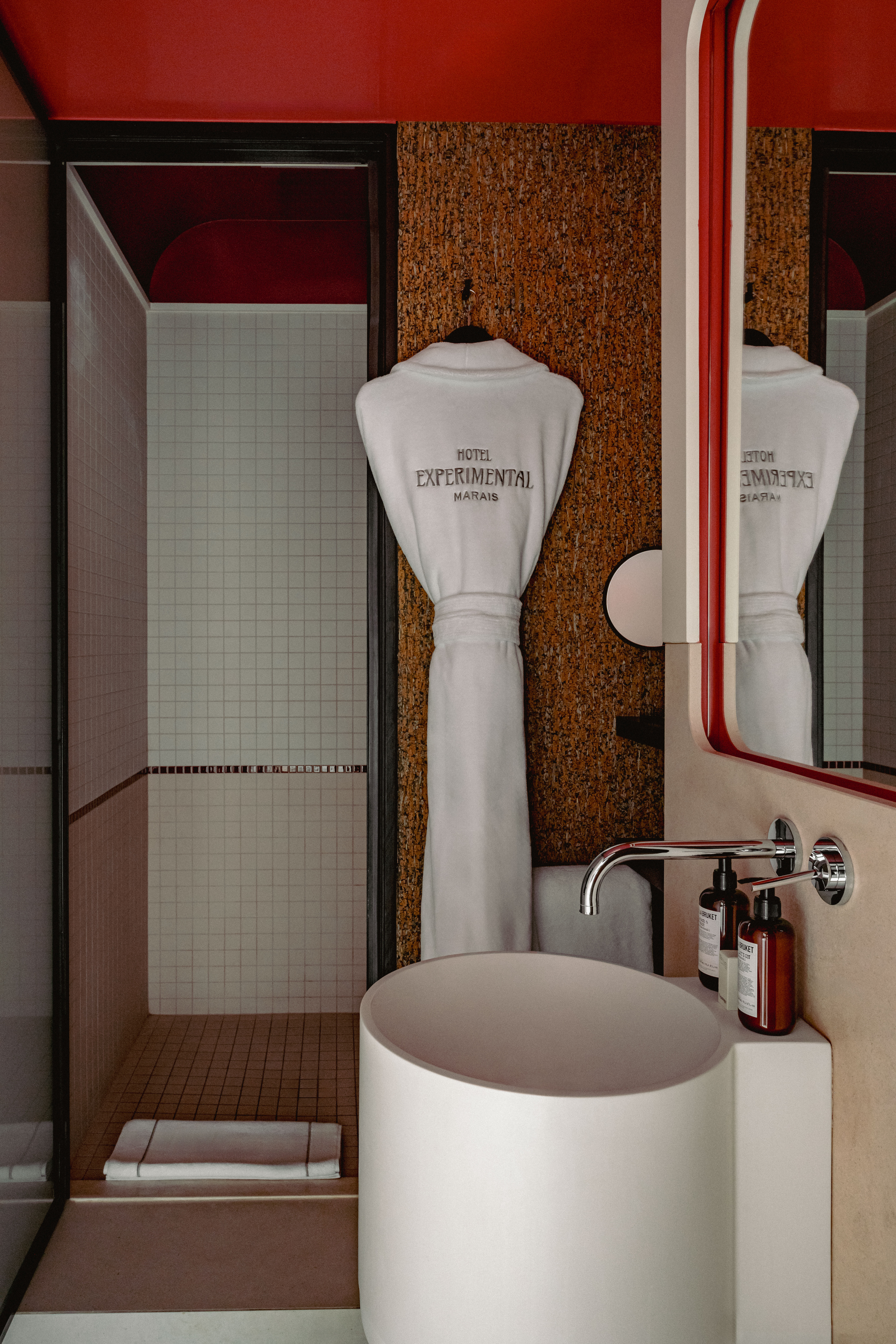 Paris Doesn’t Need Another Luxury Hotel. Until It Does: Experimental Marais Paris Doesn’t Need Another Luxury Hotel. Until It Does: Experimental Marais Vanity Teen 虚荣青年