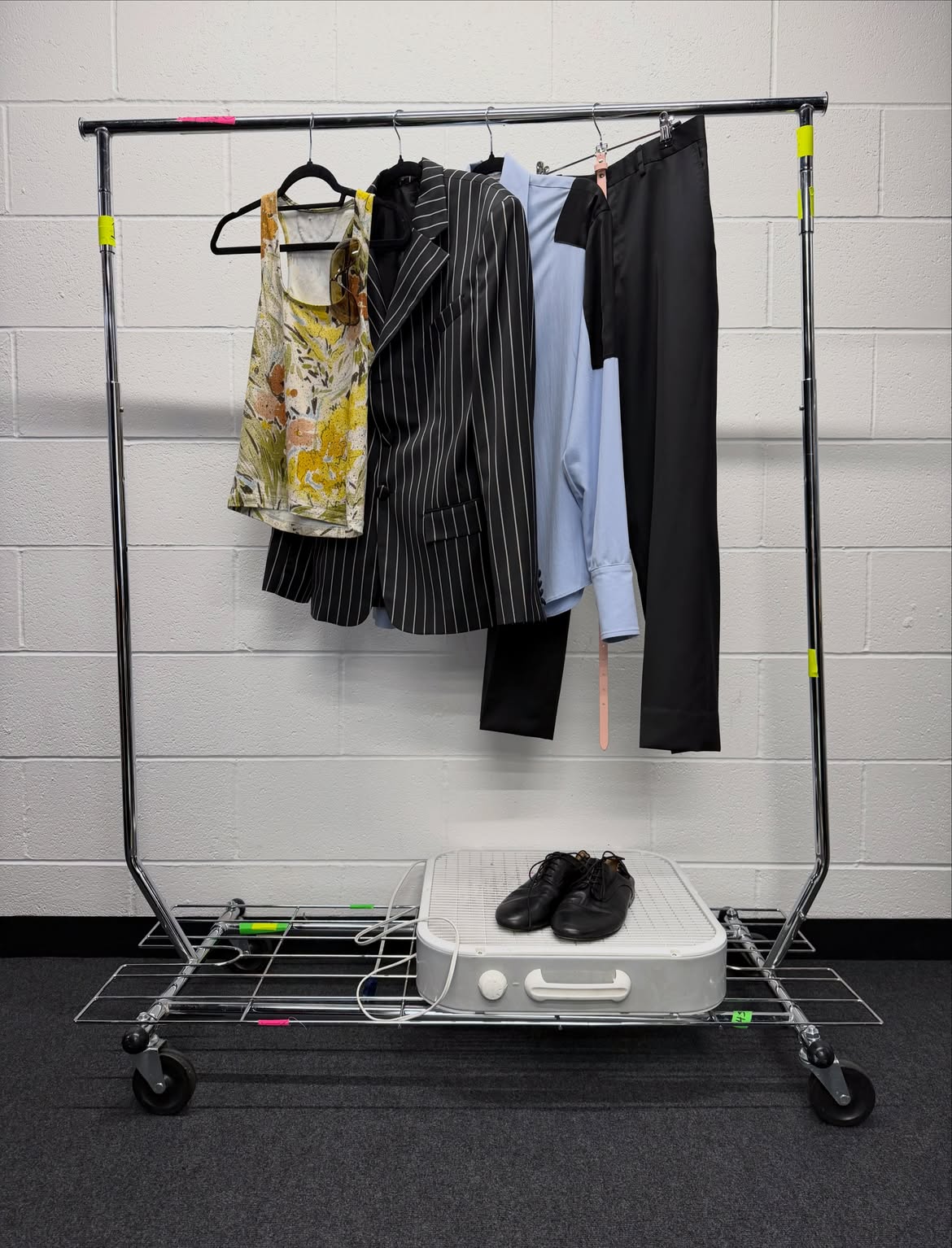 Harry Styles: How Harry Lambert Styled a Bold New Era Vanity Teen 虚荣青年 Harry Styles' custom S.S. Daley pinstripe suit backstage at Wembley