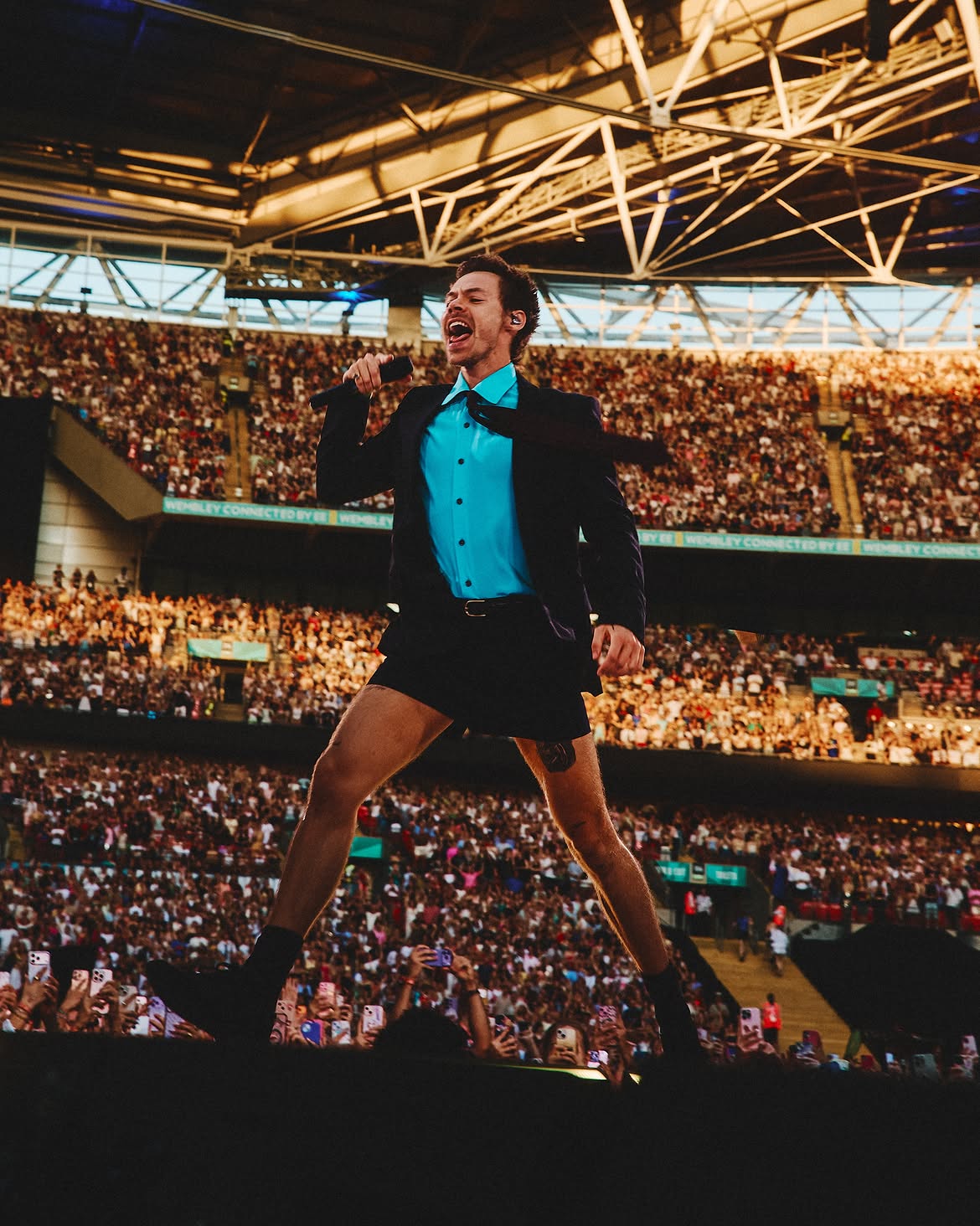 Harry Styles: How Harry Lambert Styled a Bold New Era Vanity Teen 虚荣青年 Harry Styles at Wembley in a custom Prada blazer, turquoise shirt and shorts, Together, Together tour