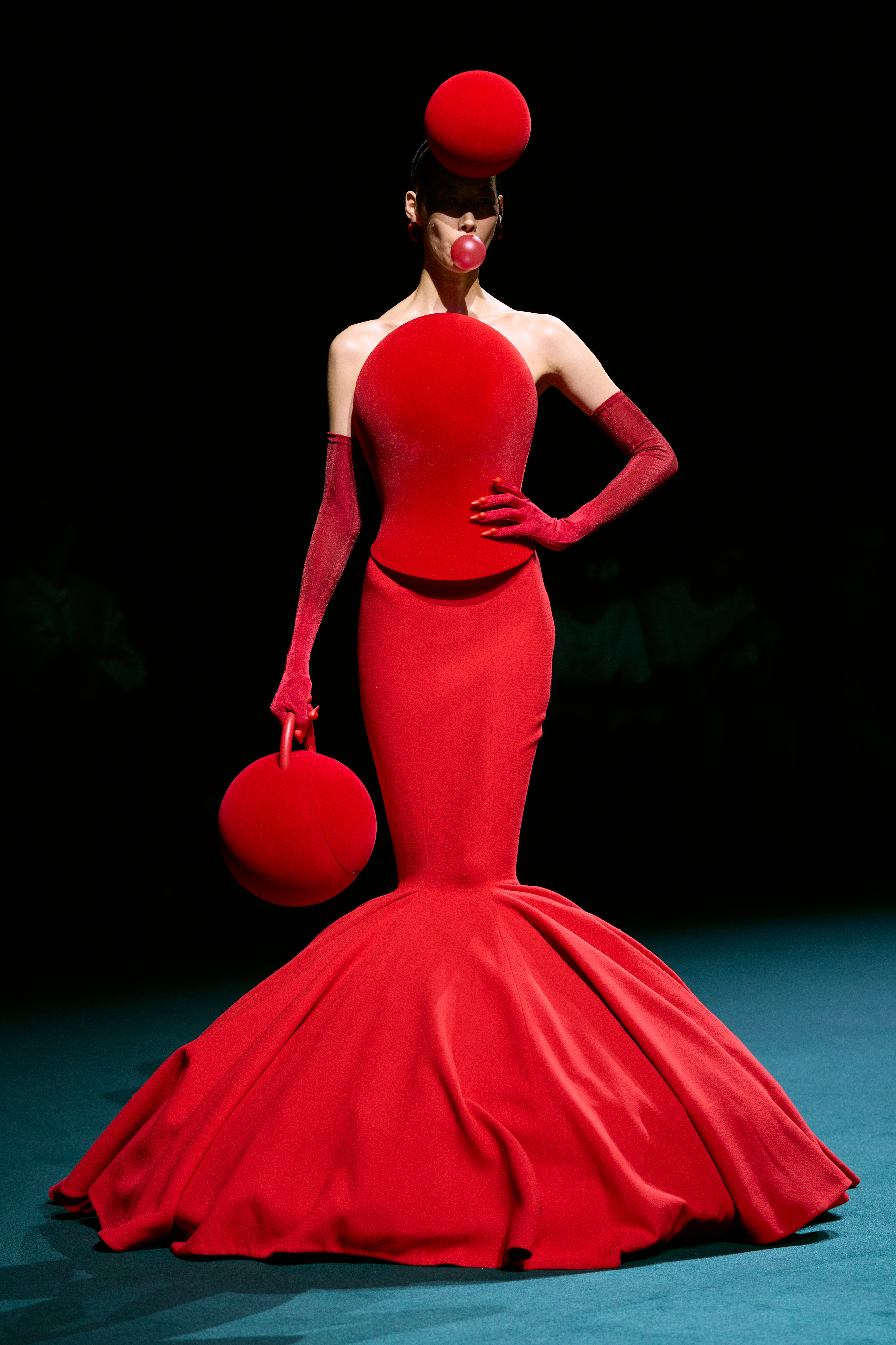 Paris Haute Couture Week Fall/Winter 2026: The Essential Guide to Days 1–3 Vanity Teen 虚荣青年 Robert Wun Fall Winter 2026 red sculptural gown with circular accessories