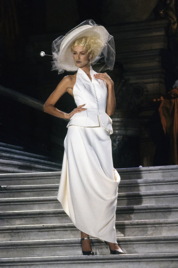 John Galliano Takes Over the Met Gala 2027—and Sparks Controversy Vanity Teen 虚荣青年 Dior by John Galliano