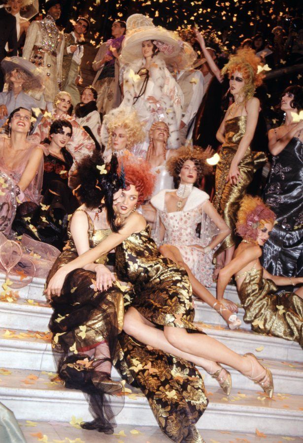 John Galliano Takes Over the Met Gala 2027—and Sparks Controversy Vanity Teen 虚荣青年 Dior S/S 1998 by John Galliano
