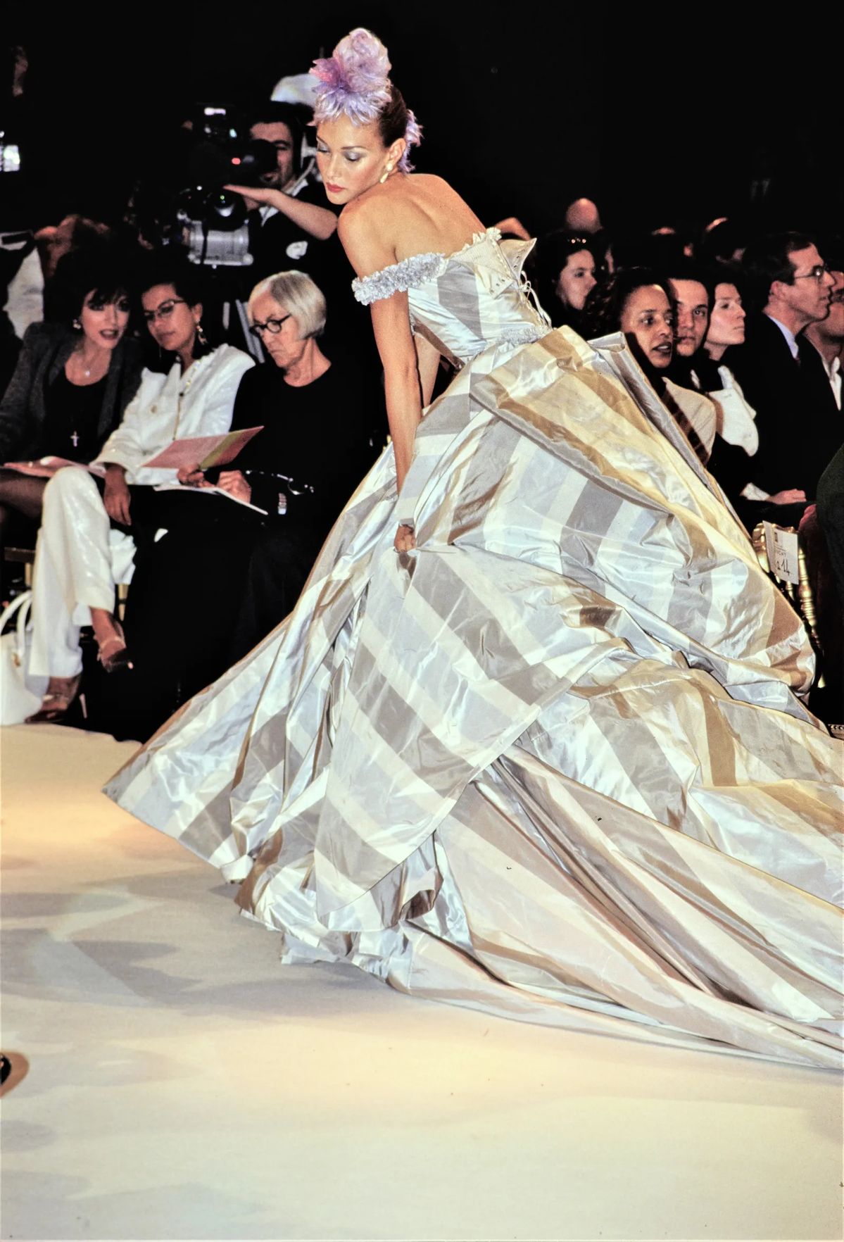 John Galliano Takes Over the Met Gala 2027—and Sparks Controversy Vanity Teen 虚荣青年 Givenchy by John Galliano