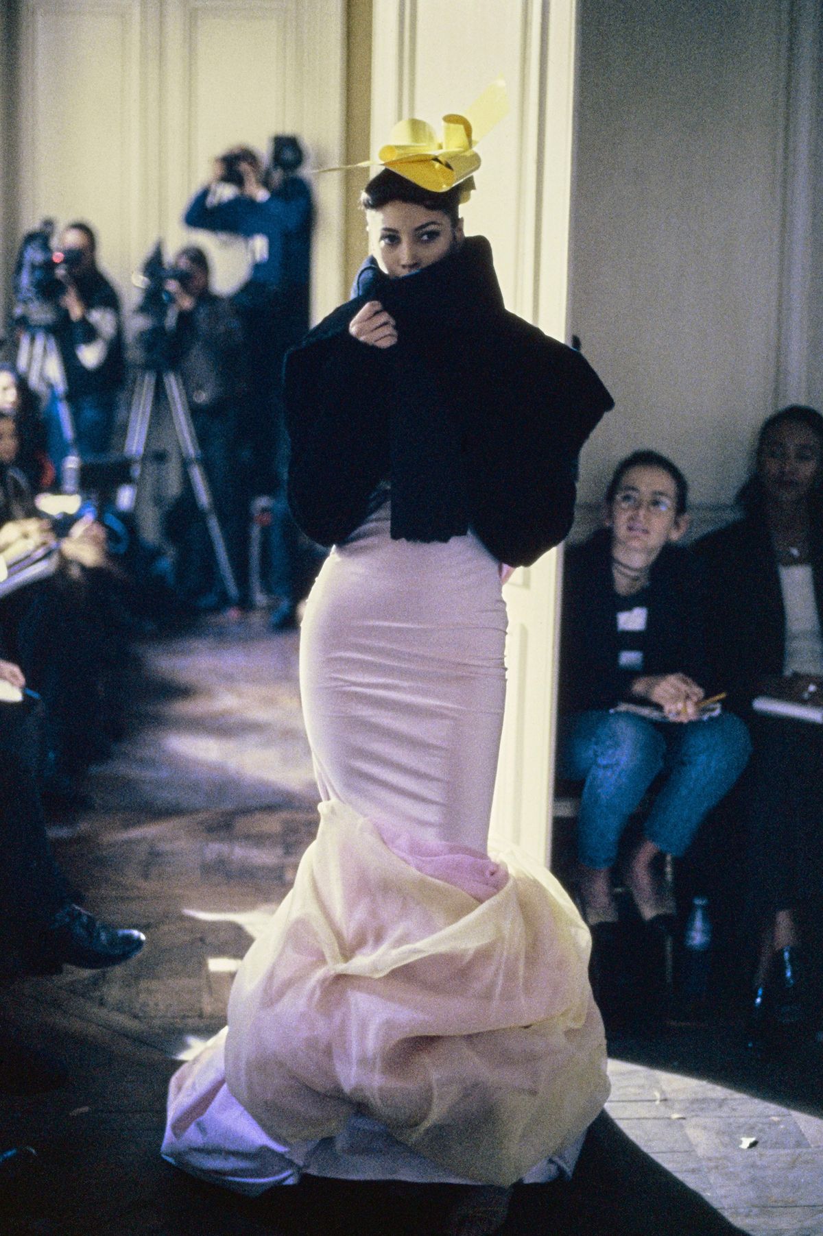 10 John Galliano Looks the Met Exhibition Should Include—and Why Vanity Teen 虚荣青年 Christy Turlington closes the Fall 1994 RTW show in Look 18.