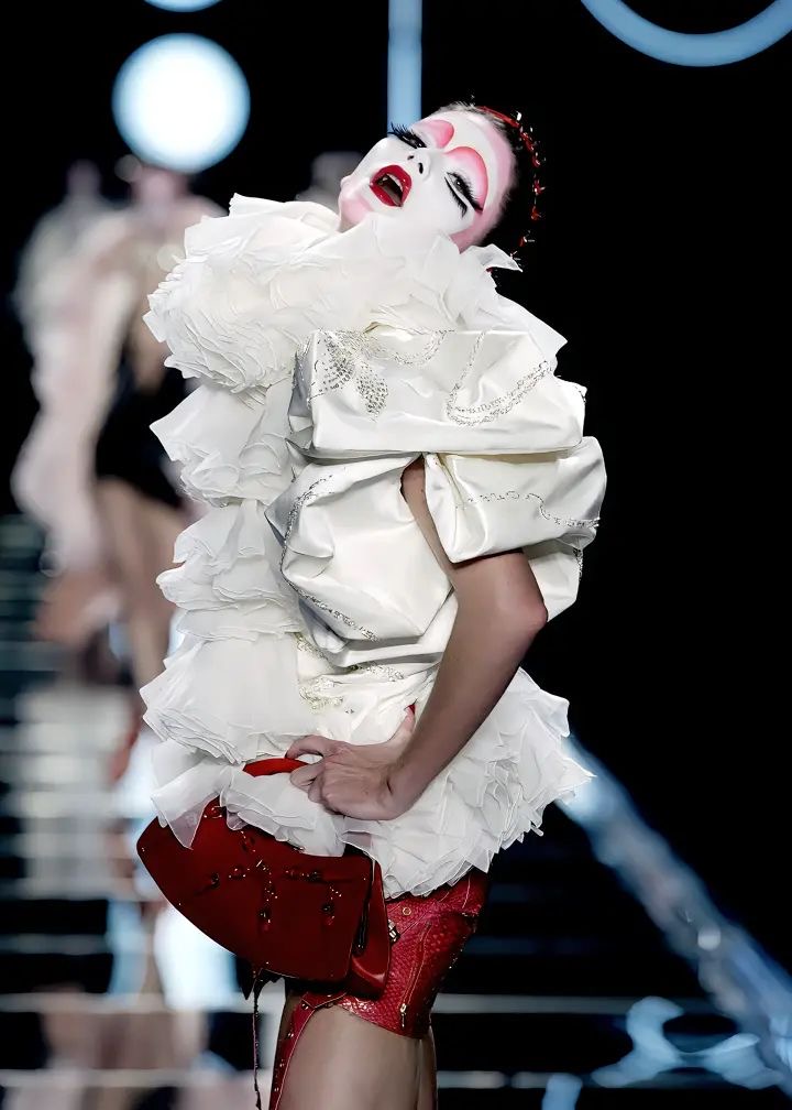 10 John Galliano Looks the Met Exhibition Should Include—and Why Vanity Teen 虚荣青年 Look 5 from John Galliano's Christian Dior Fall 2003 Ready-to-Wear collection.