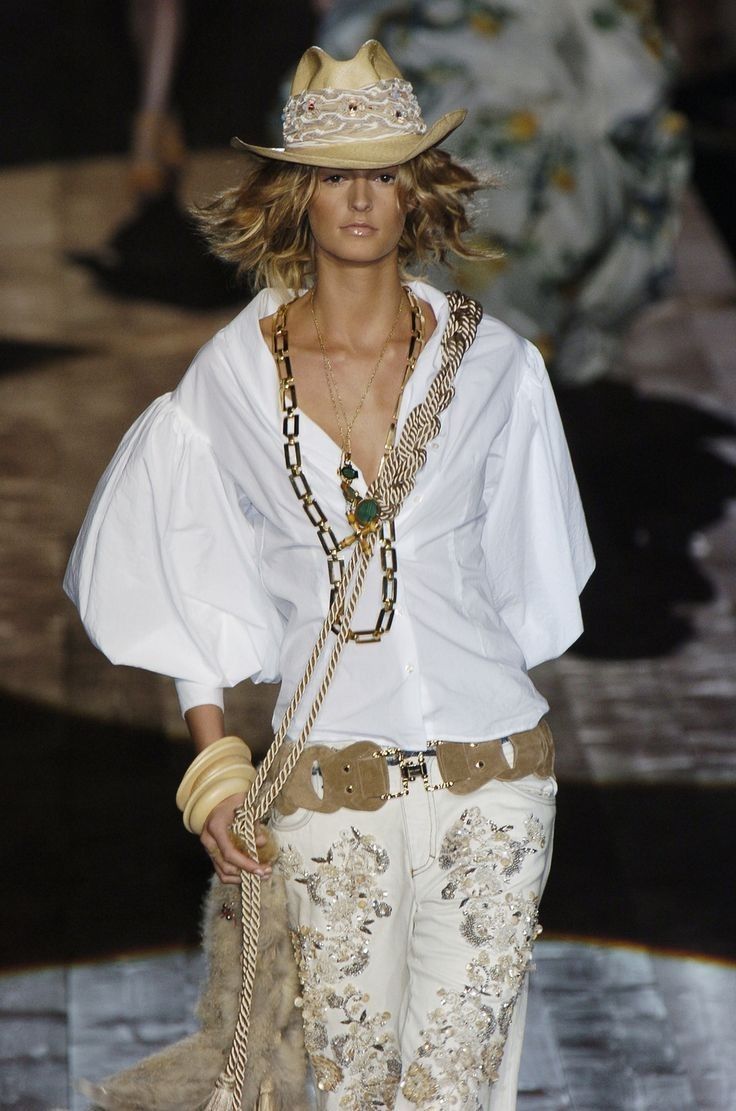 Why Everyone Wants Vintage Roberto Cavalli 2000 Right Now Why Everyone Wants Vintage Roberto Cavalli 2000 Right Now Vanity Teen 虚荣青年