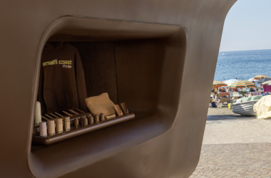Rhode, Sun and Sea: Inside the Amalfi Coast Pop-Up Rhode, Sun and Sea: Inside the Amalfi Coast Pop-Up Vanity Teen 虚荣青年