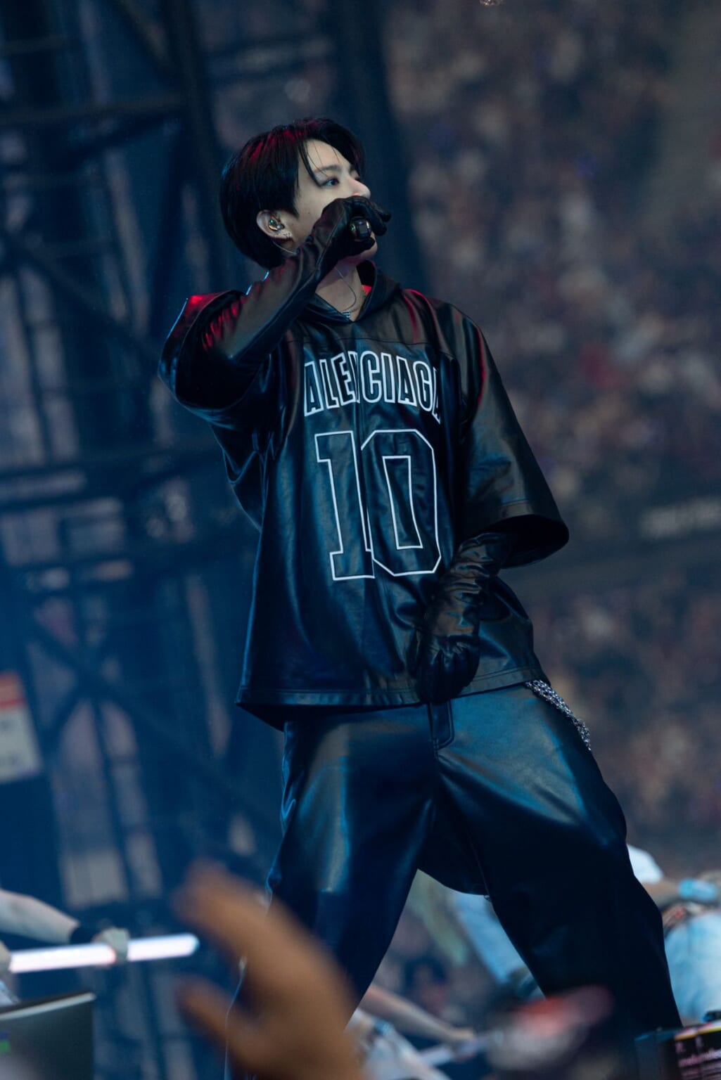 BTS ARIRANG: Inside the Looks of the World Tour Vanity Teen 虚荣青年 Jung Kook of BTS wearing a Balenciaga hoodie embroidered with the number 10 and black leather trousers during the ARIRANG World Tour in Paris.