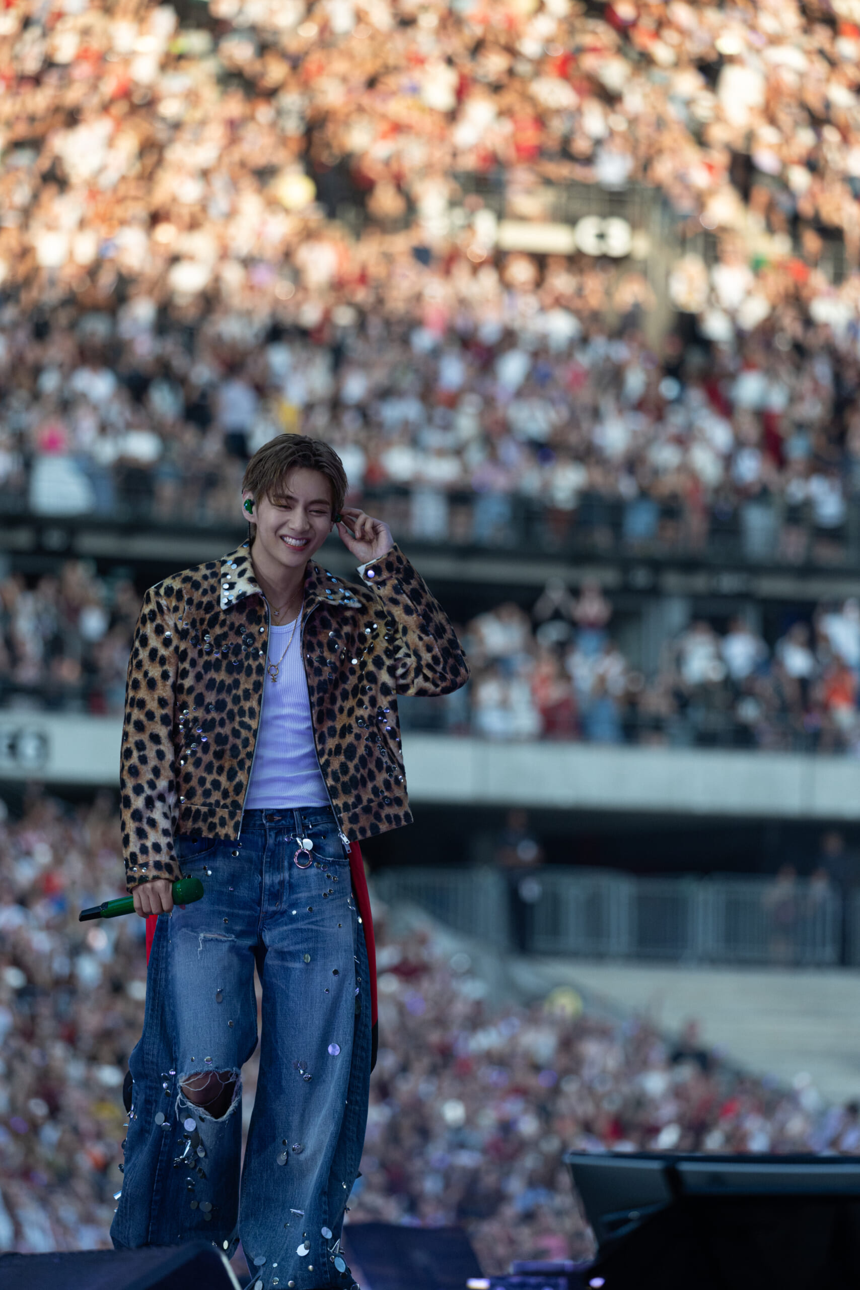BTS ARIRANG: Inside the Looks of the World Tour Vanity Teen 虚荣青年 V of BTS wearing a custom studded leopard-print Celine jacket with dark washed denim during the ARIRANG World Tour in Paris.