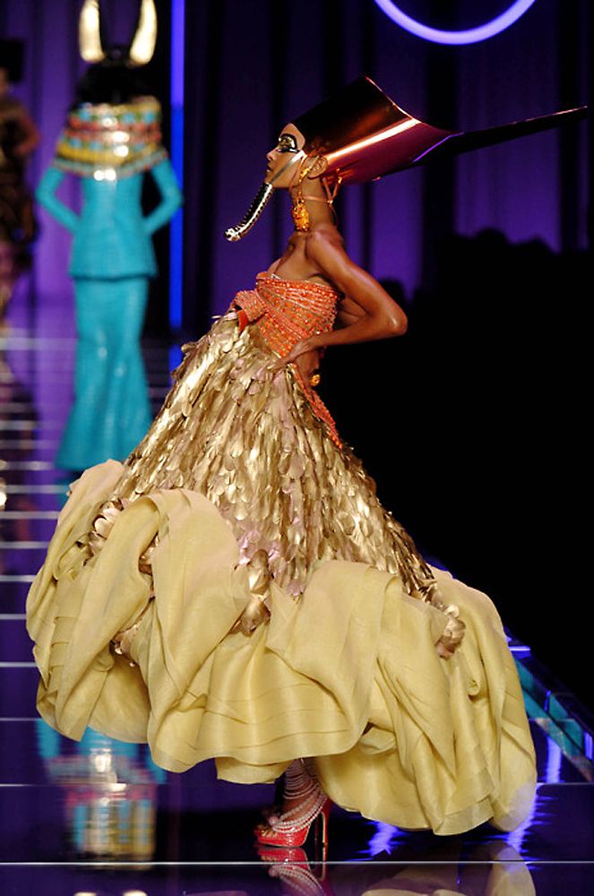 John Galliano Takes Over the Met Gala 2027—and Sparks Controversy Vanity Teen 虚荣青年 Dior by John Galliano