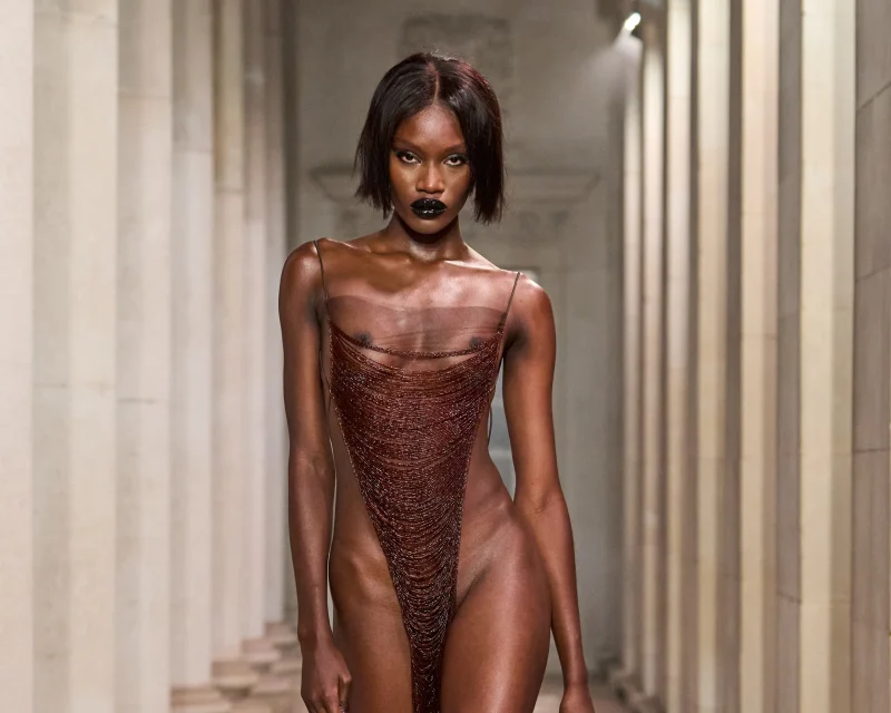 Mowalola SS27 Is the Glamorous, Erotic Spectacle We Needed Mowalola SS27 Is the Glamorous, Erotic Spectacle We Needed Vanity Teen 虚荣青年